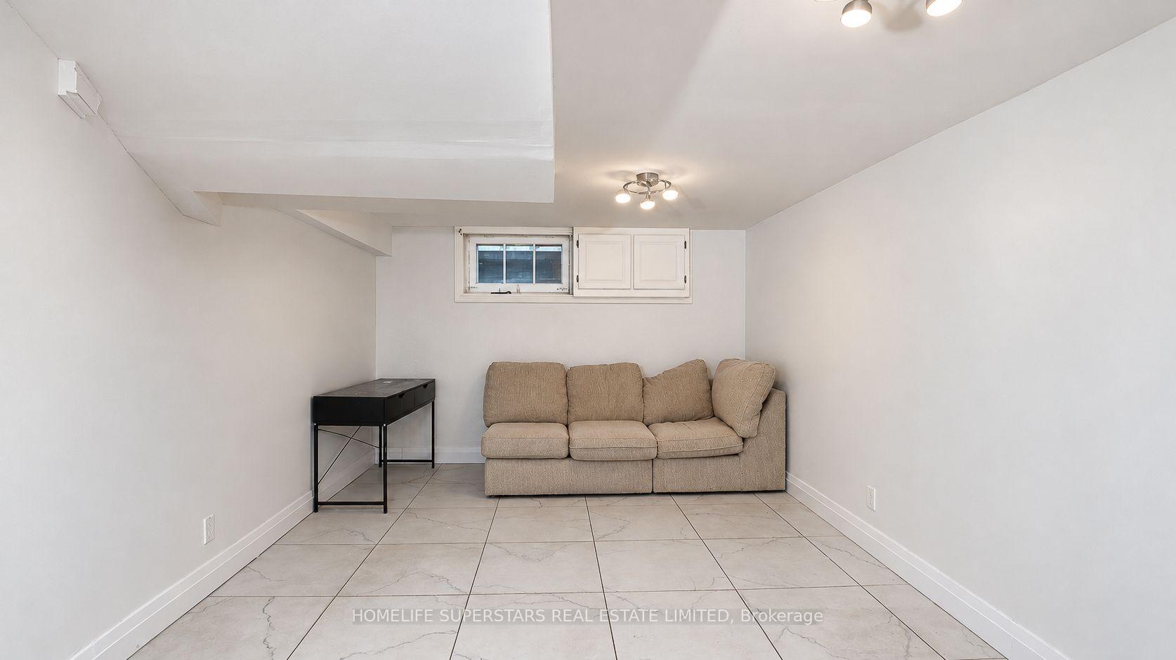 Photo 41 of 706 Rowntree Avenue, London, South H — HOMEH