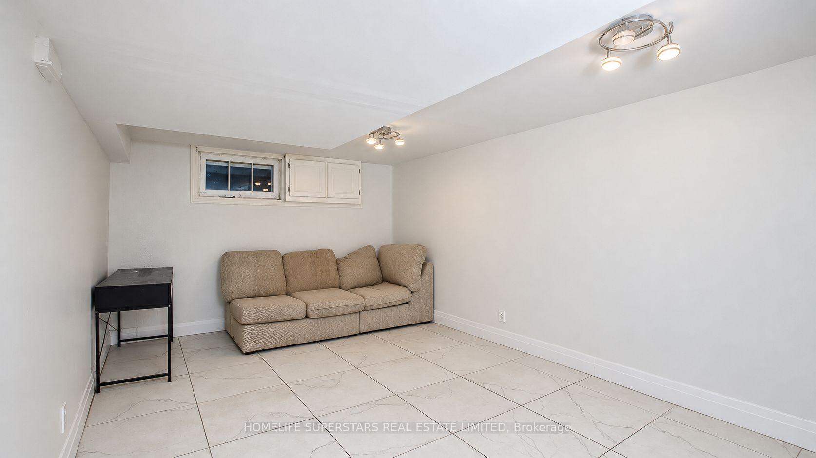Photo 43 of 706 Rowntree Avenue, London, South H — HOMEH
