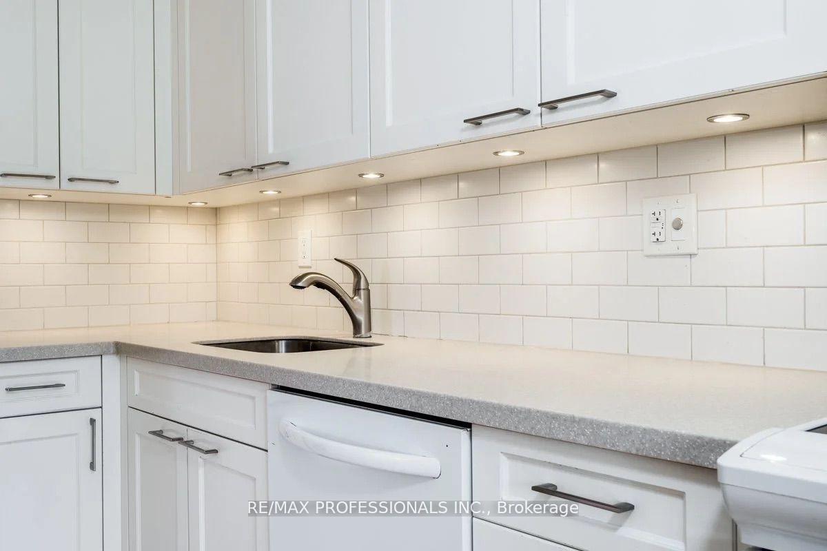 Photo 4 of Unit 407, 100 Quebec Avenue, Toronto, High Park North — HOMEH