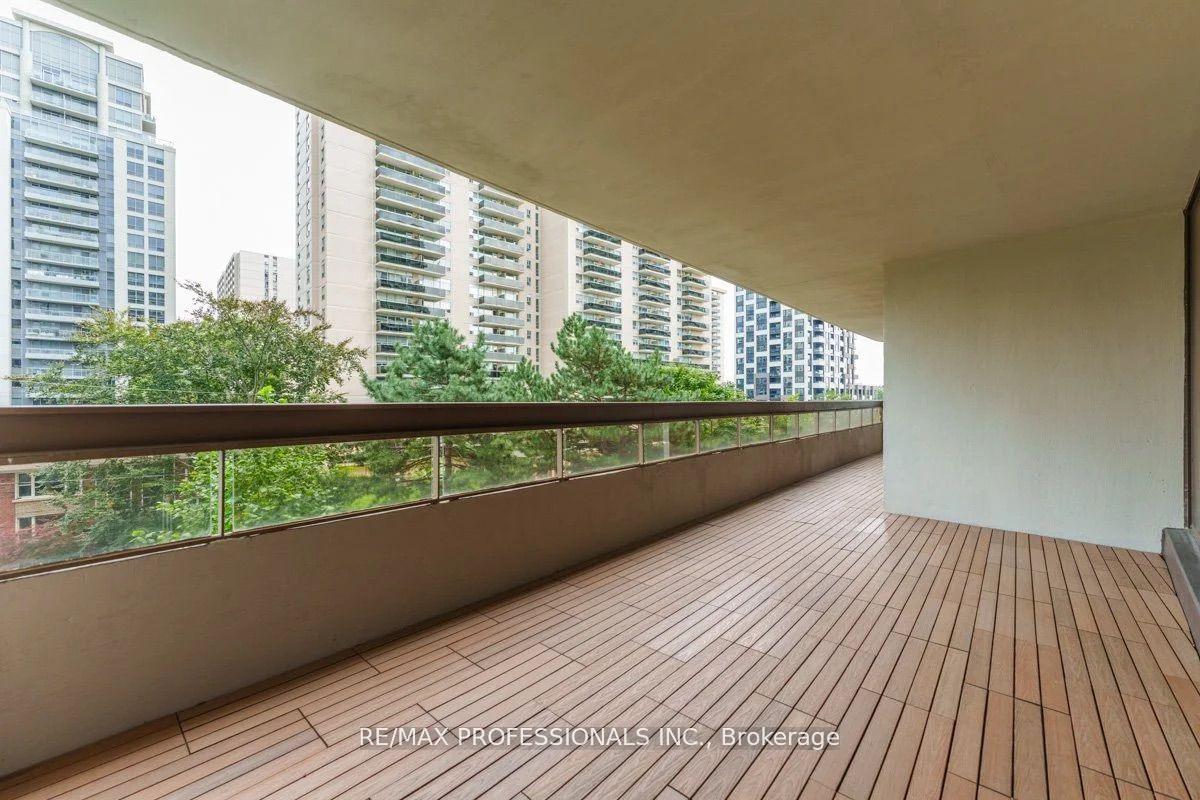 Photo 7 of Unit 407, 100 Quebec Avenue, Toronto, High Park North — HOMEH