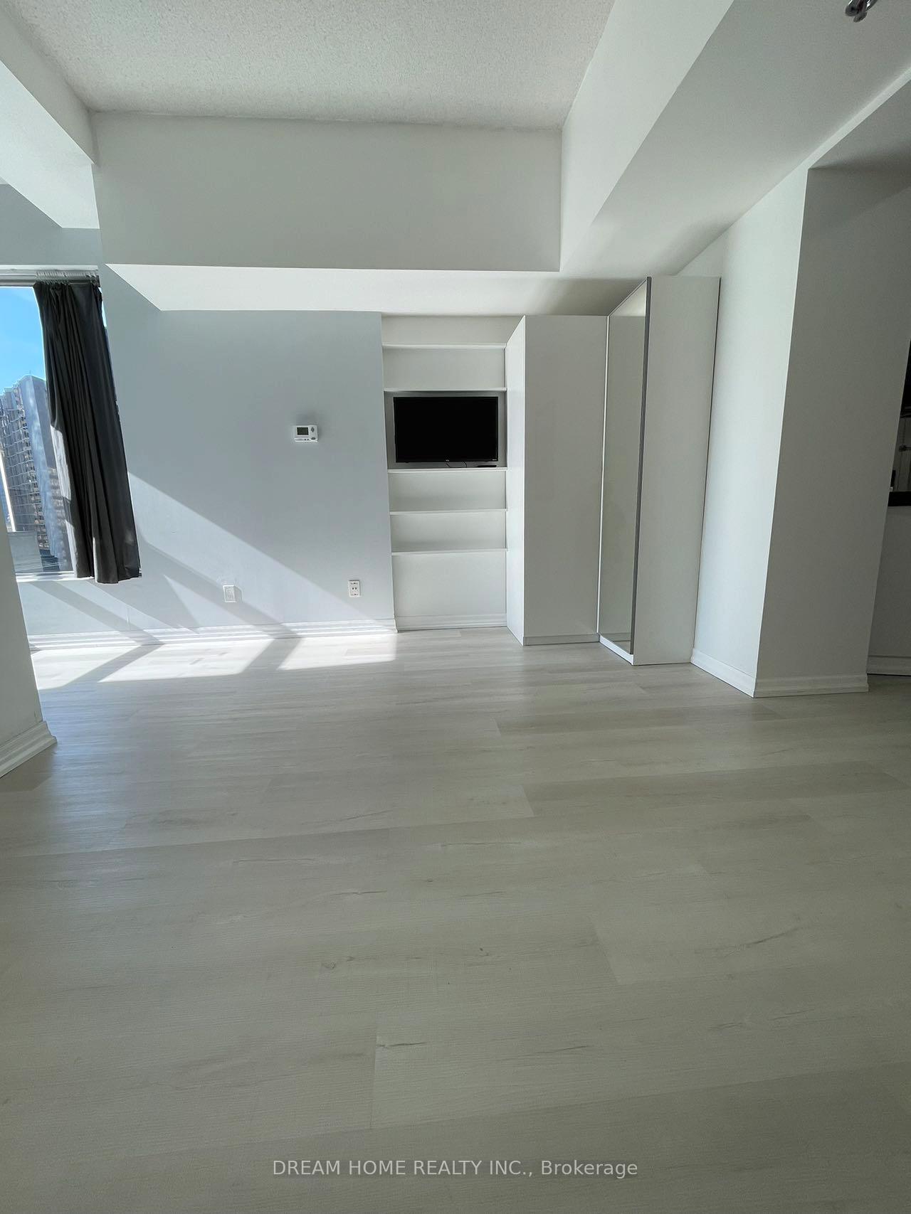 Photo 4 of Unit 1705, 1 King Street W, Toronto, Bay Street Corridor — HOMEH