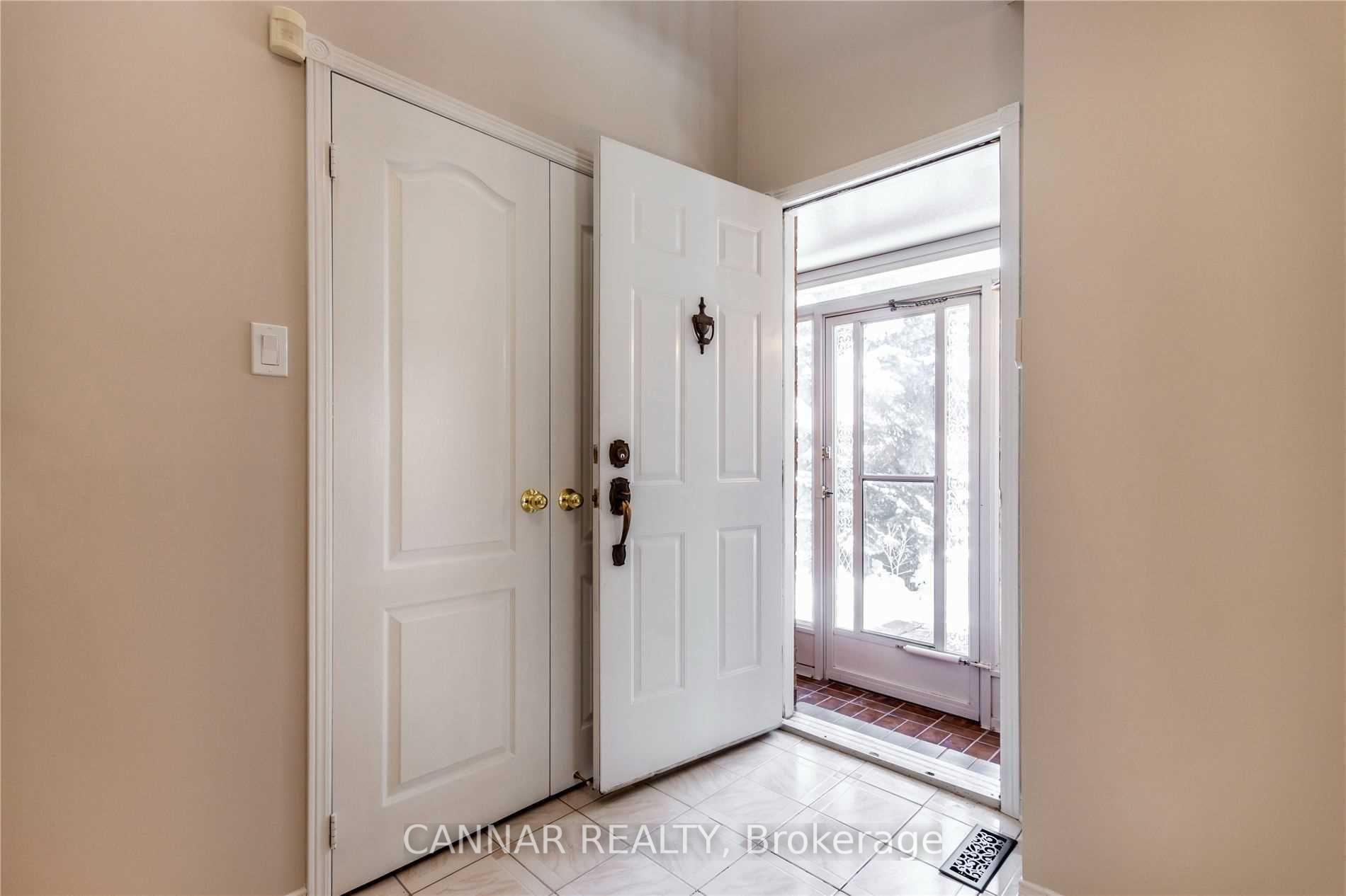 Photo 2 of 63 Laurelcrest Street, Brampton, Westgate — HOMEH