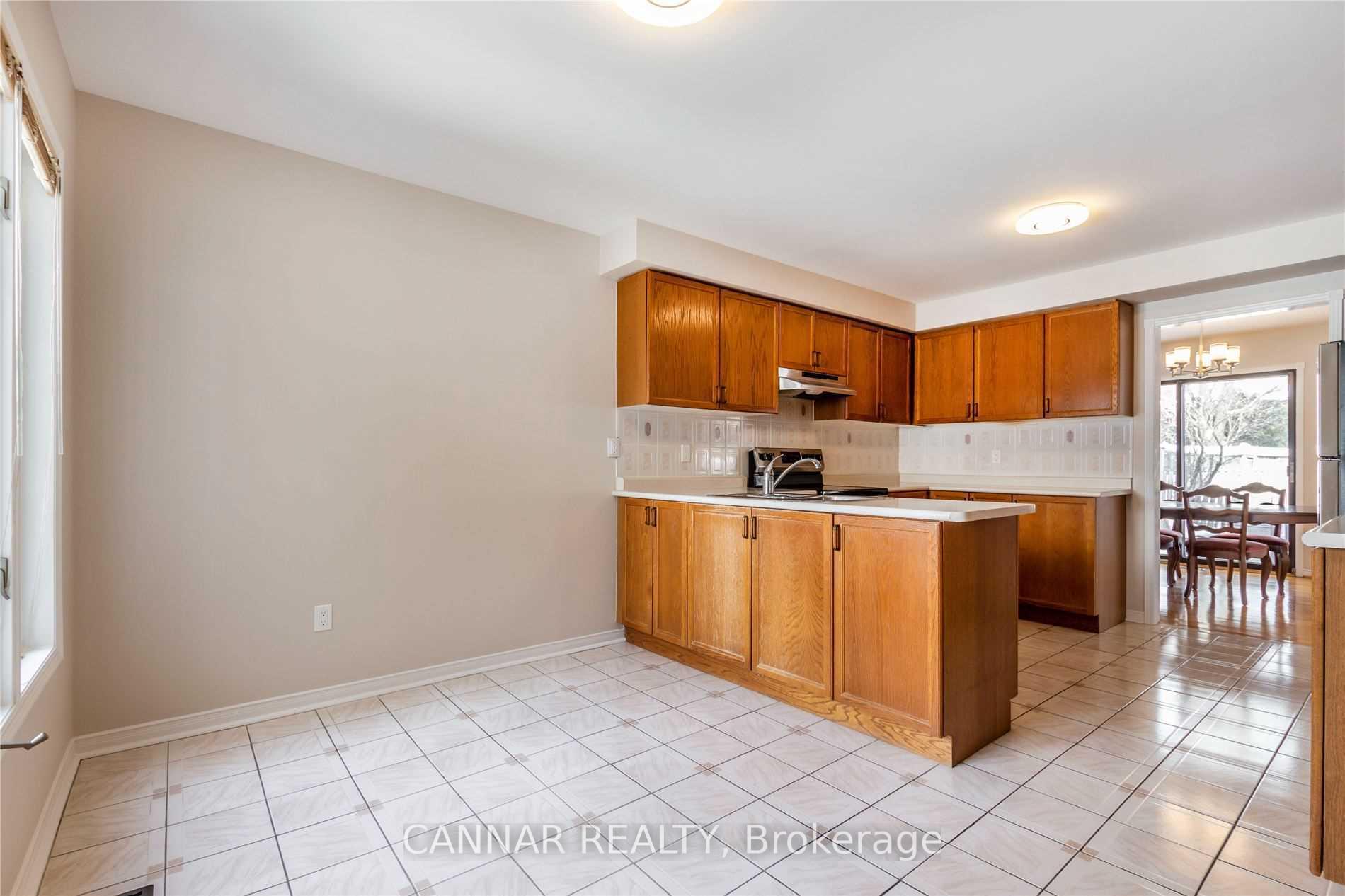 Photo 4 of 63 Laurelcrest Street, Brampton, Westgate — HOMEH