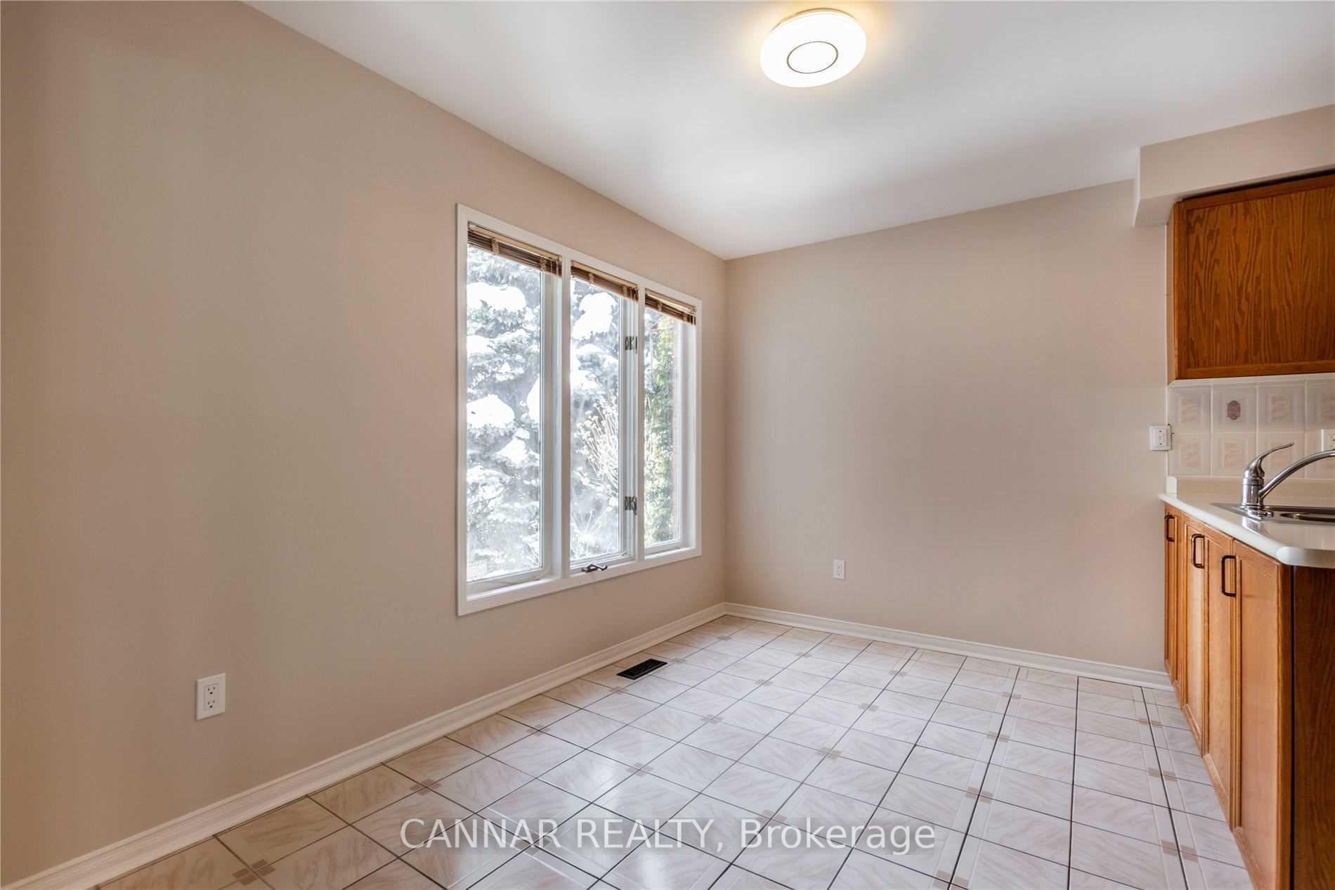 Photo 5 of 63 Laurelcrest Street, Brampton, Westgate — HOMEH