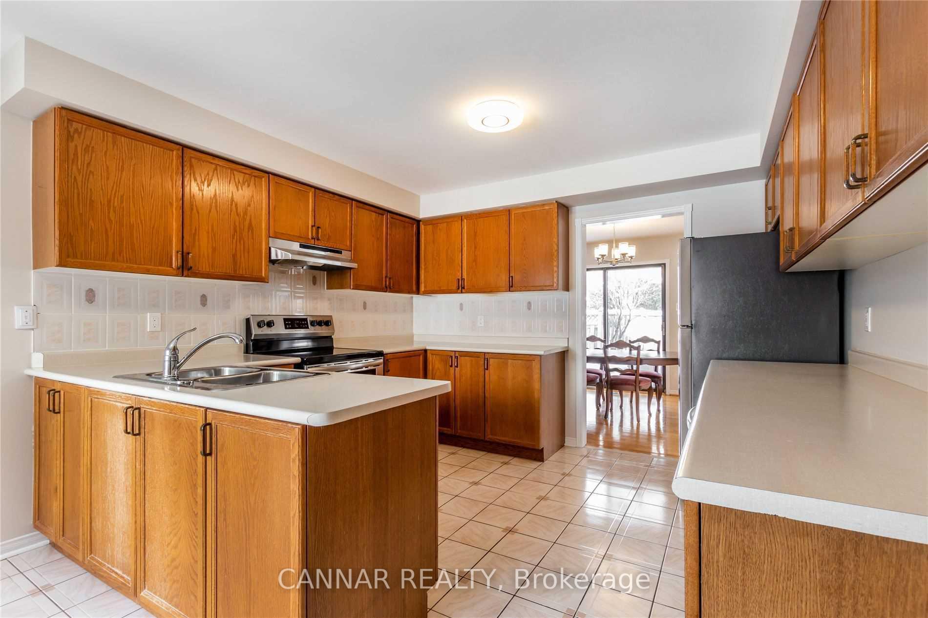 Photo 7 of 63 Laurelcrest Street, Brampton, Westgate — HOMEH
