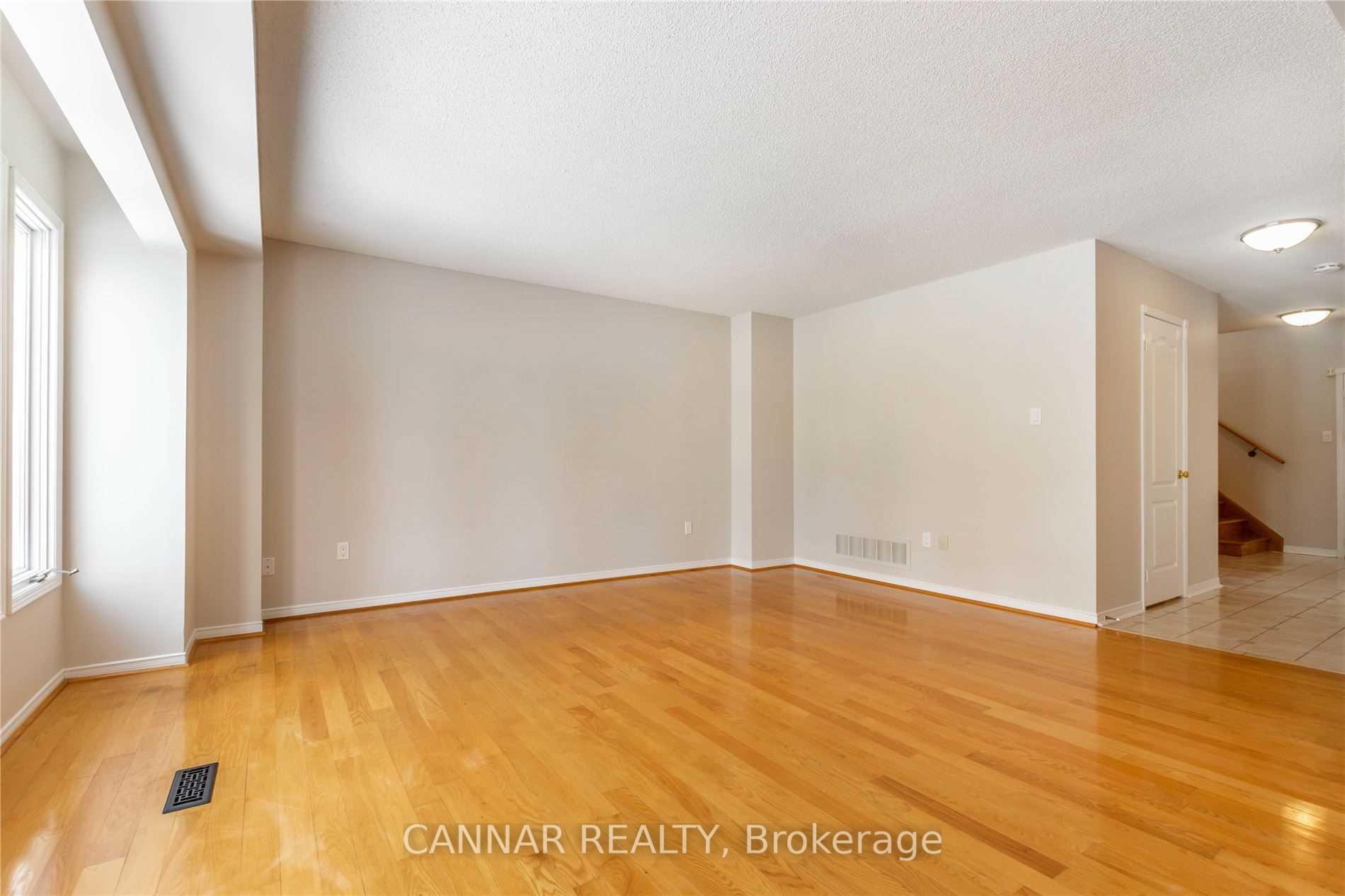 Photo 9 of 63 Laurelcrest Street, Brampton, Westgate — HOMEH