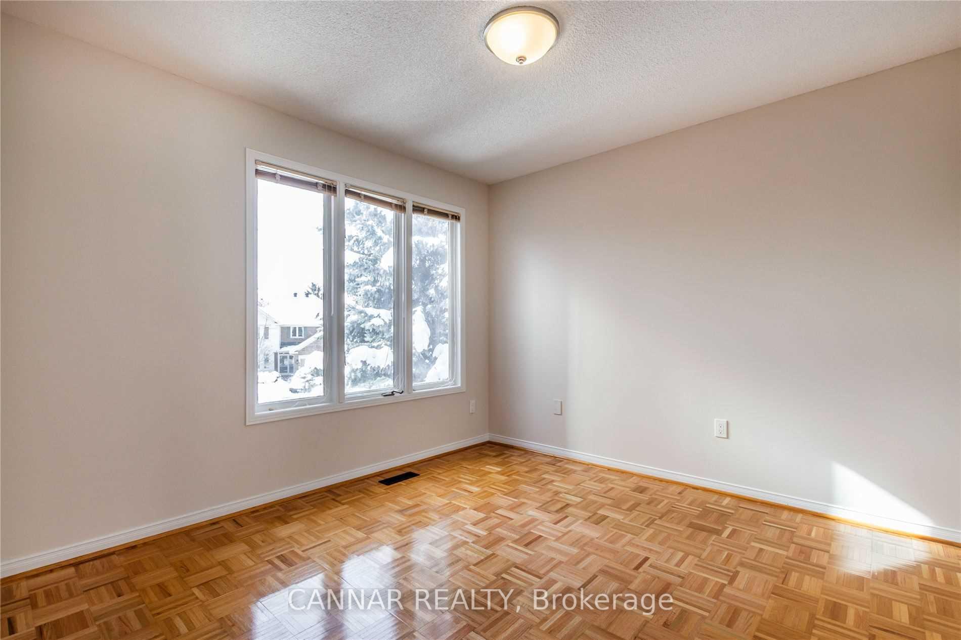 Photo 11 of 63 Laurelcrest Street, Brampton, Westgate — HOMEH