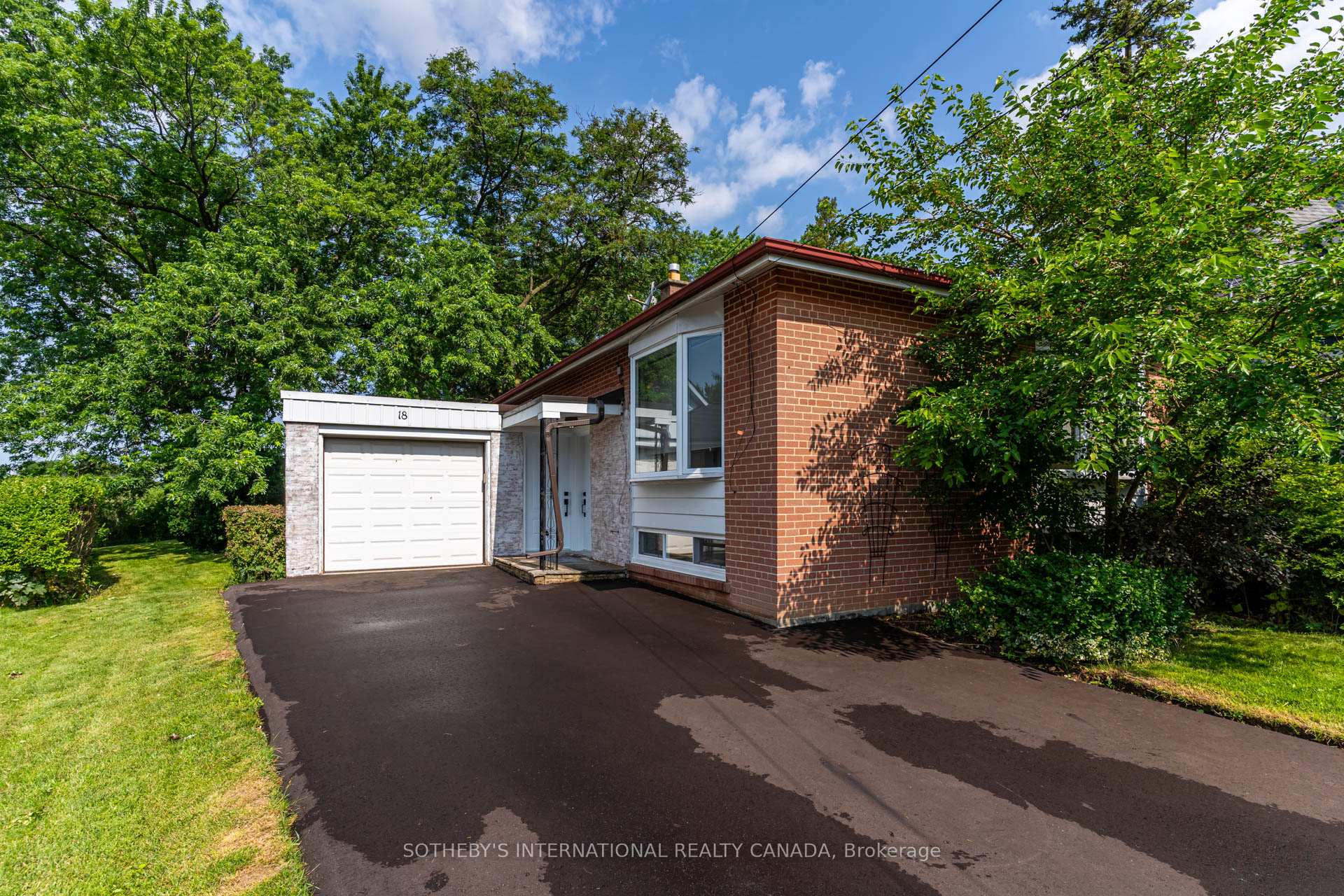 Photo 2 of Unit Main, 18 Puckeridge Crescent, Etobicoke, Eringate-Centennial-West Deane — HOMEH