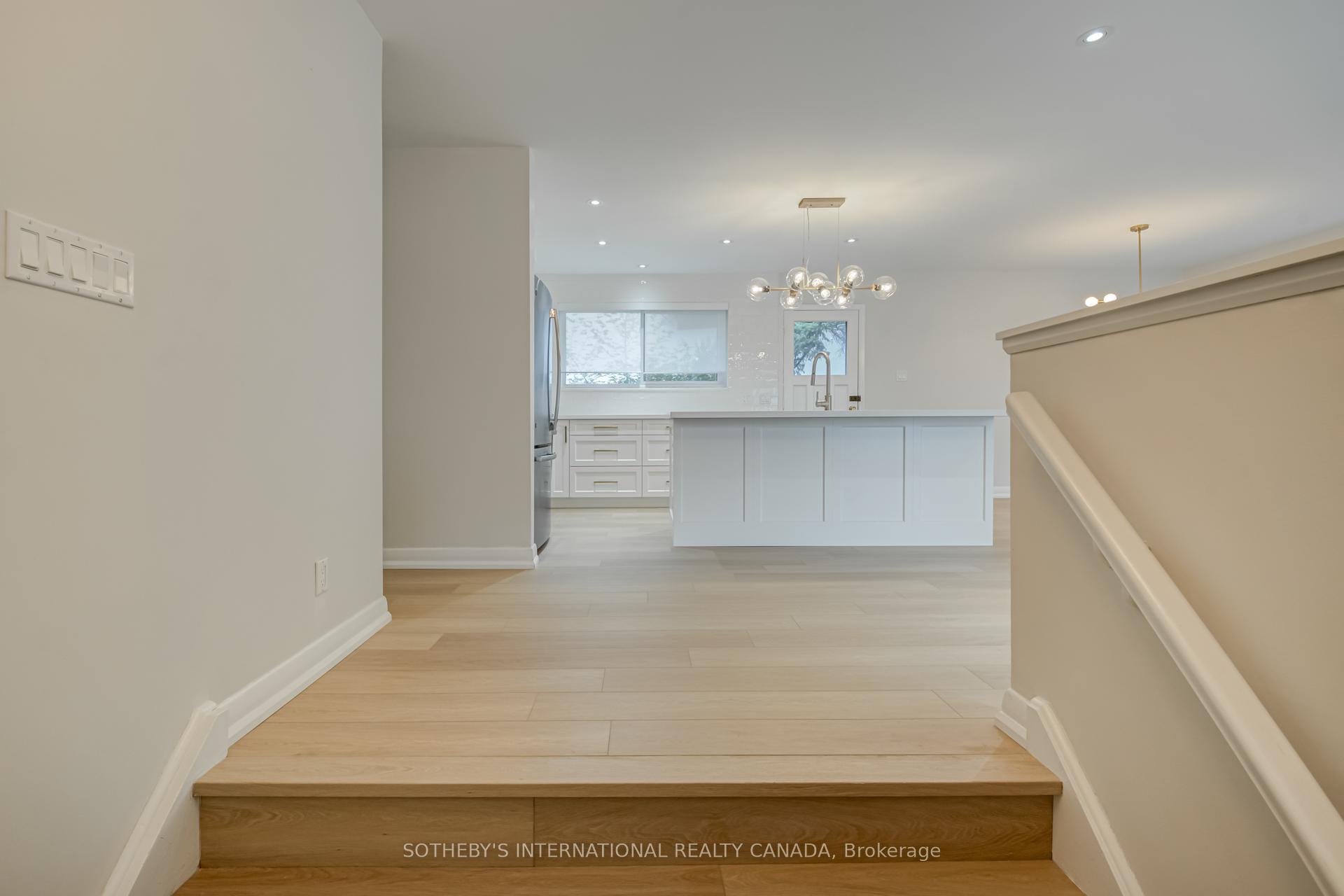 Photo 5 of Unit Main, 18 Puckeridge Crescent, Etobicoke, Eringate-Centennial-West Deane — HOMEH