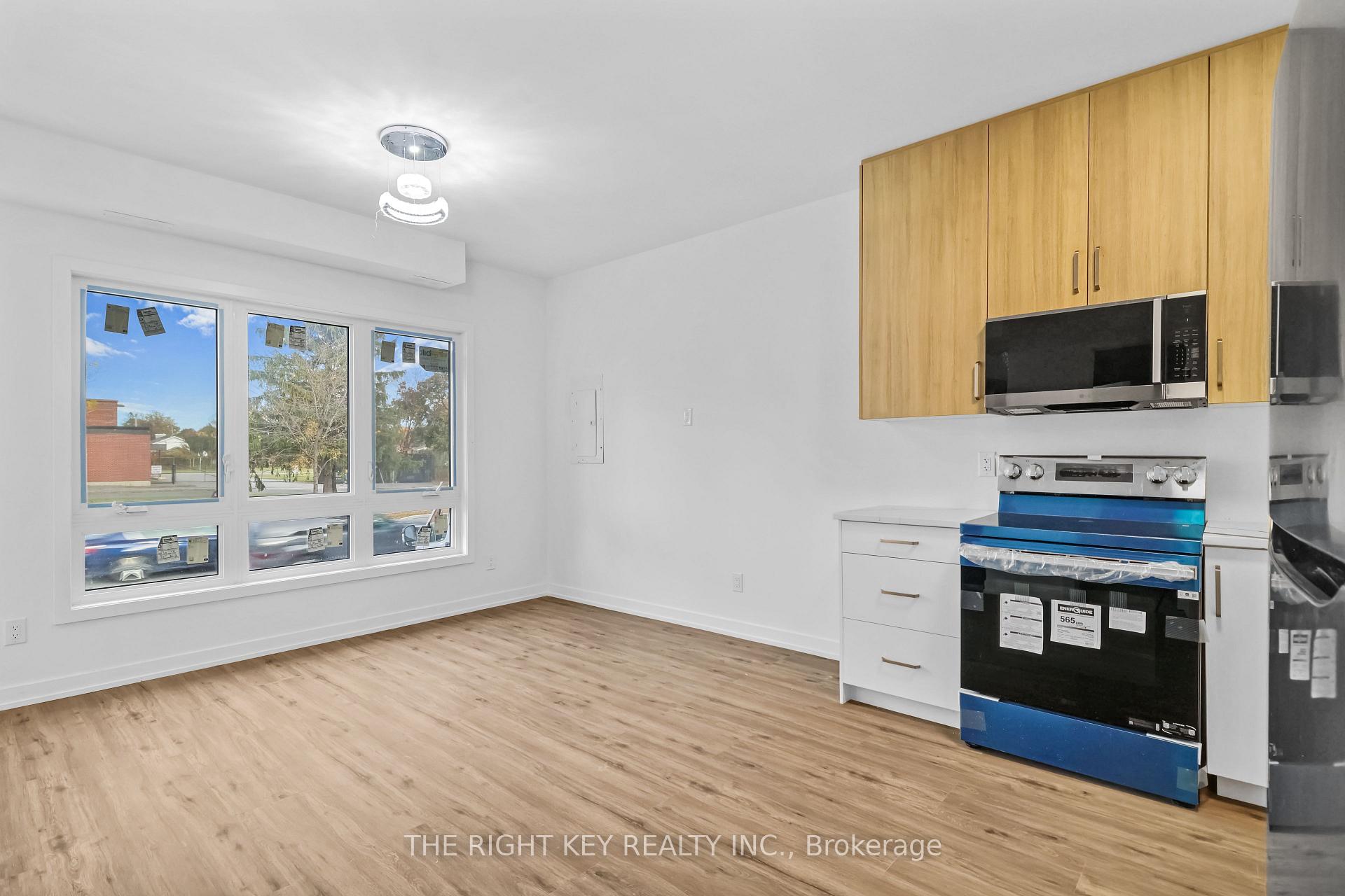 Photo 6 of Unit E, 946 Woodroffe Avenue E, Ottawa, Woodroffe — HOMEH