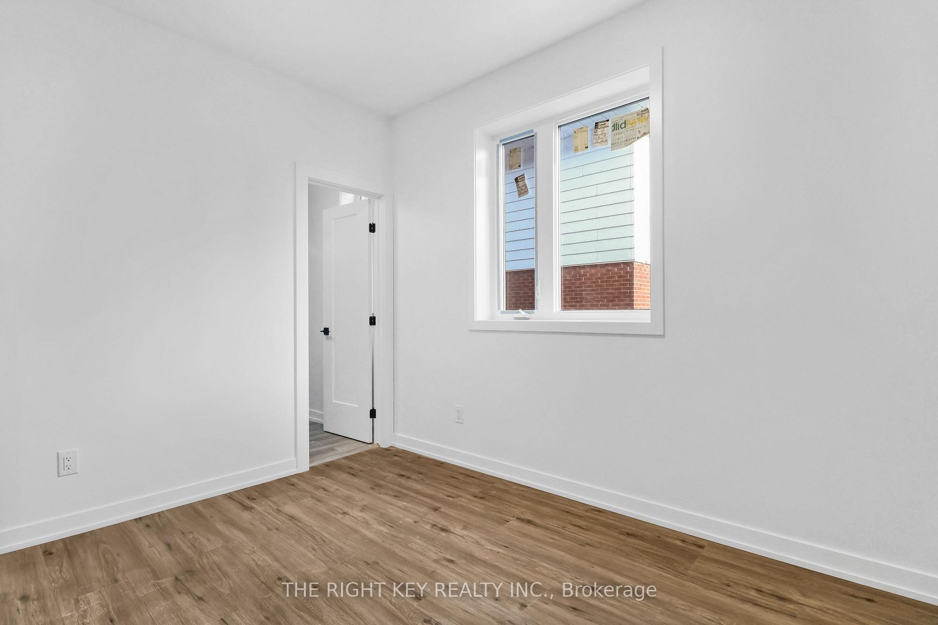 Photo 9 of Unit E, 946 Woodroffe Avenue E, Ottawa, Woodroffe — HOMEH