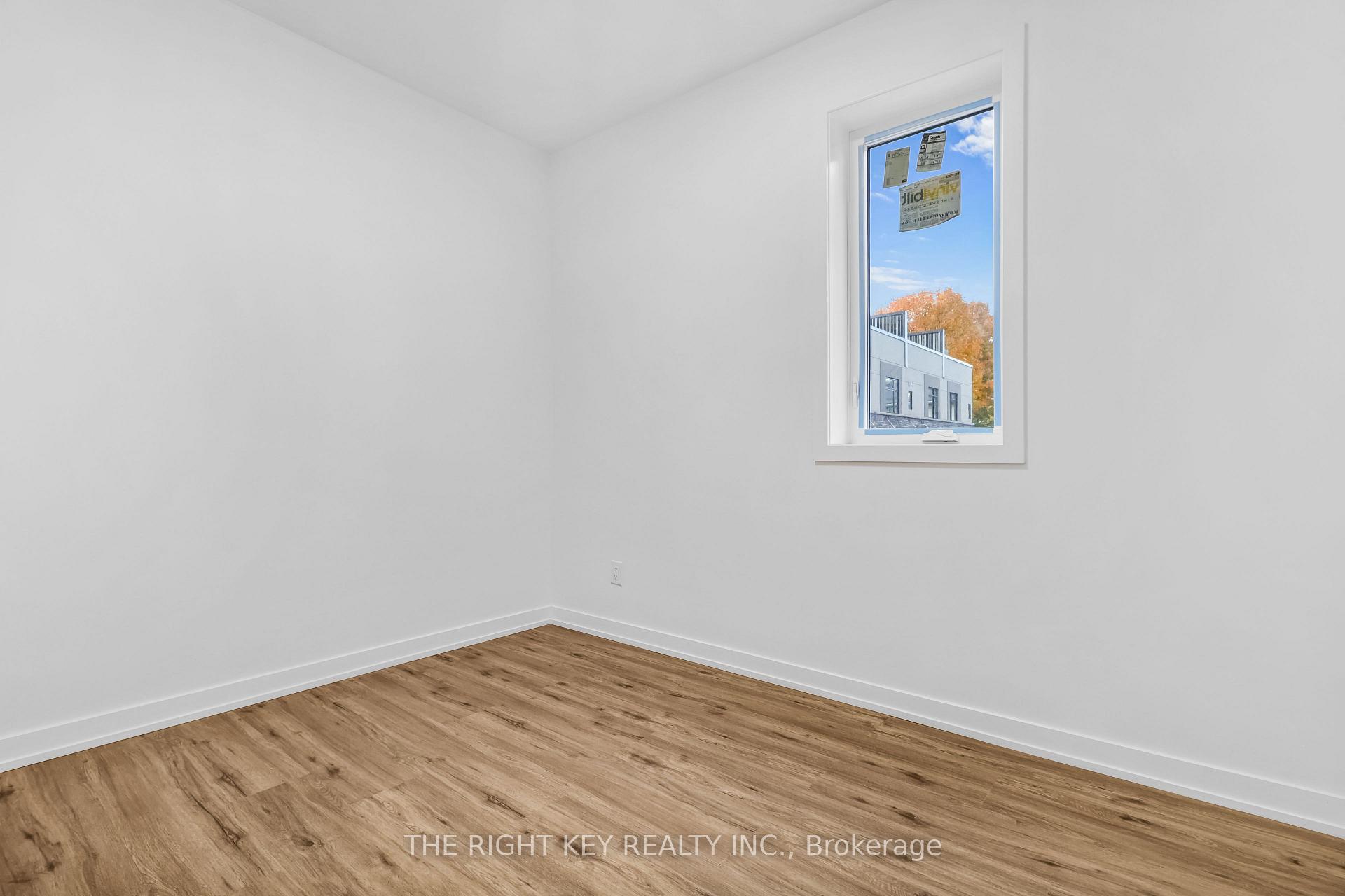 Photo 11 of Unit E, 946 Woodroffe Avenue E, Ottawa, Woodroffe — HOMEH