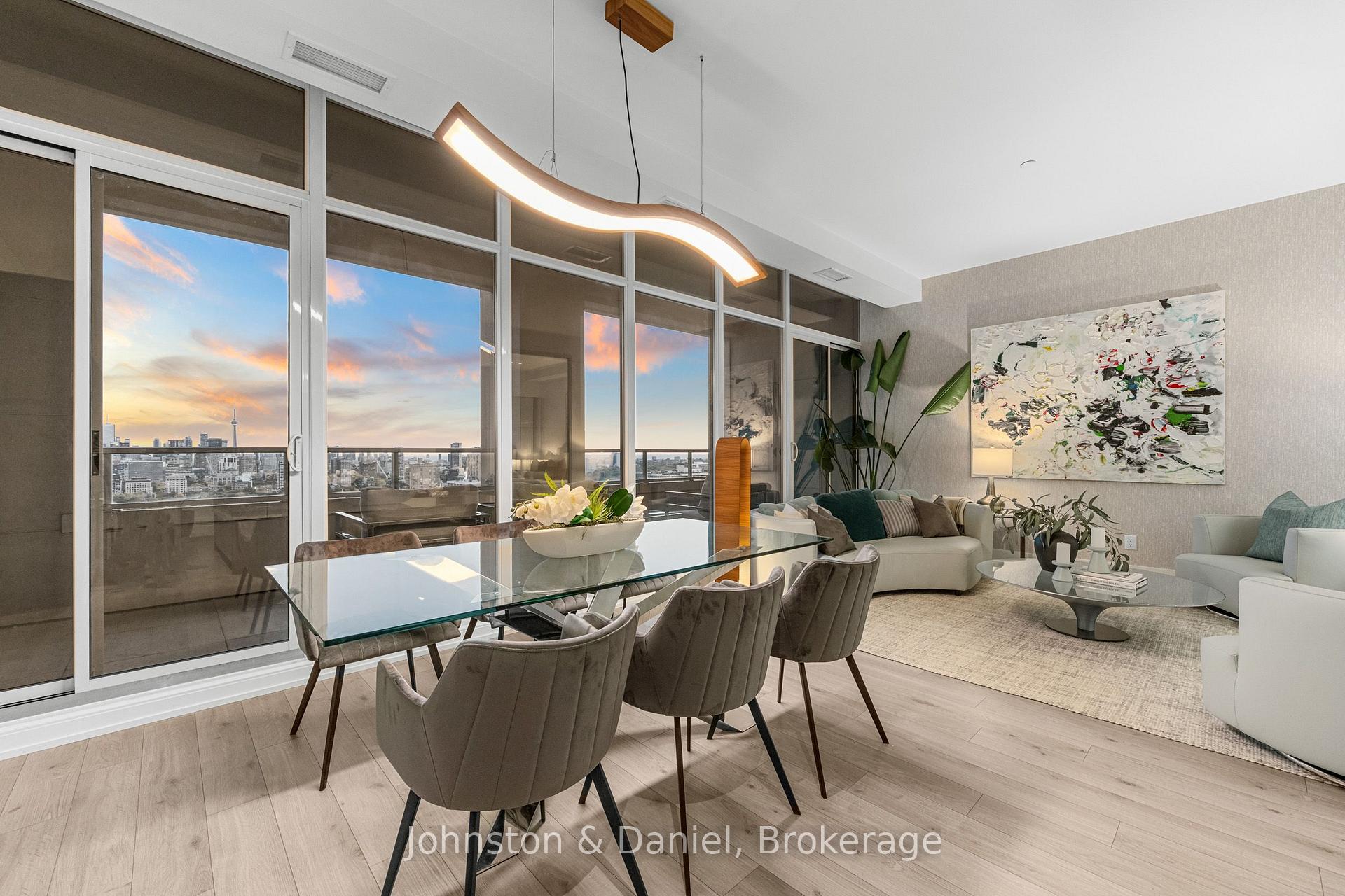 Photo 3 of Unit 1213, 111 St Clair Avenue W, Toronto, Yonge-St. Clair — HOMEH