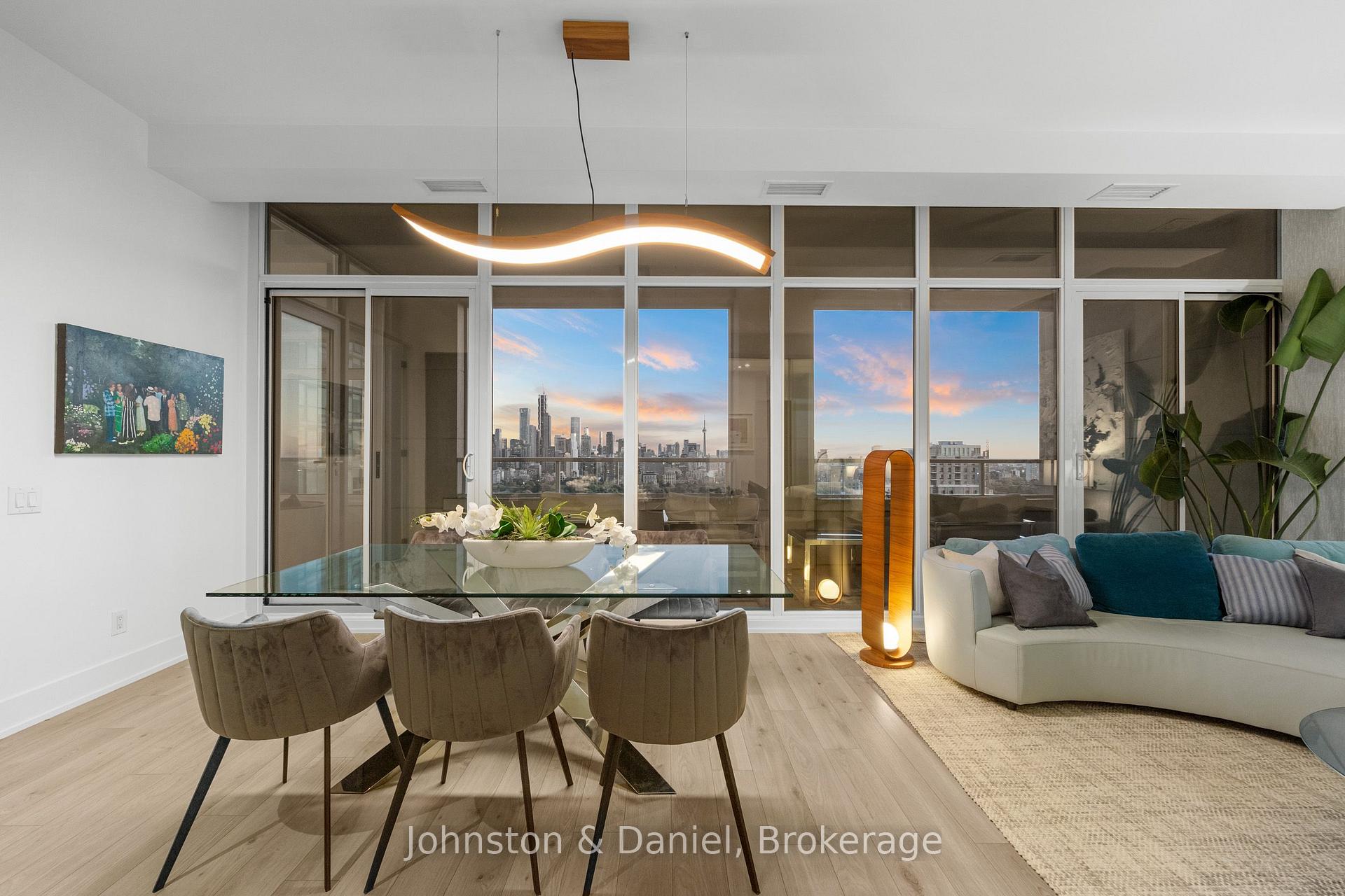 Photo 4 of Unit 1213, 111 St Clair Avenue W, Toronto, Yonge-St. Clair — HOMEH