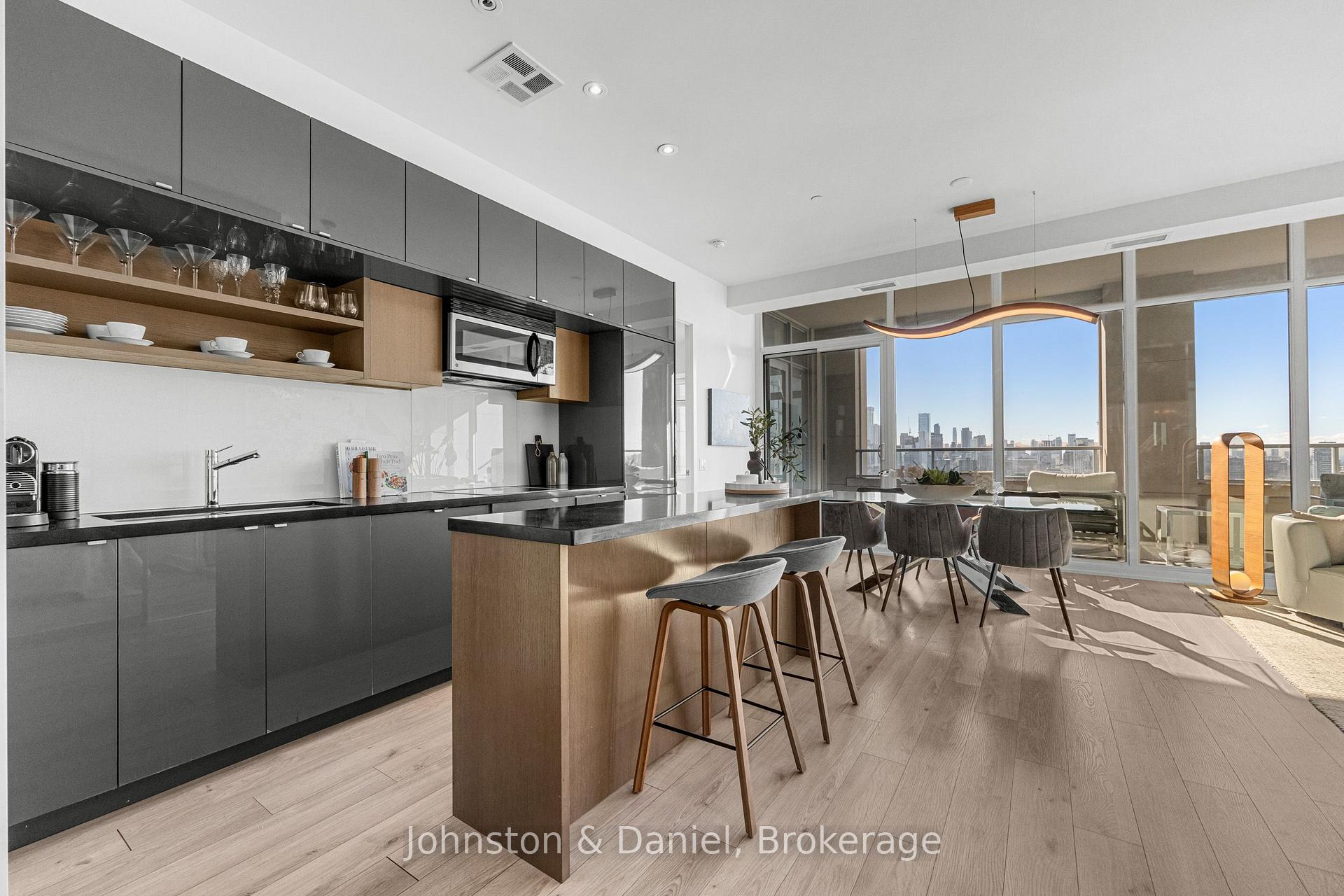 Photo 9 of Unit 1213, 111 St Clair Avenue W, Toronto, Yonge-St. Clair — HOMEH