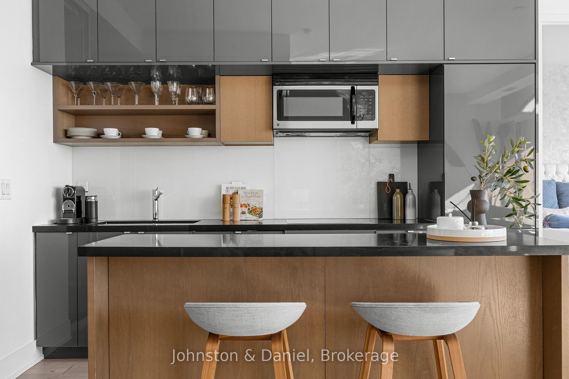 Photo 10 of Unit 1213, 111 St Clair Avenue W, Toronto, Yonge-St. Clair — HOMEH