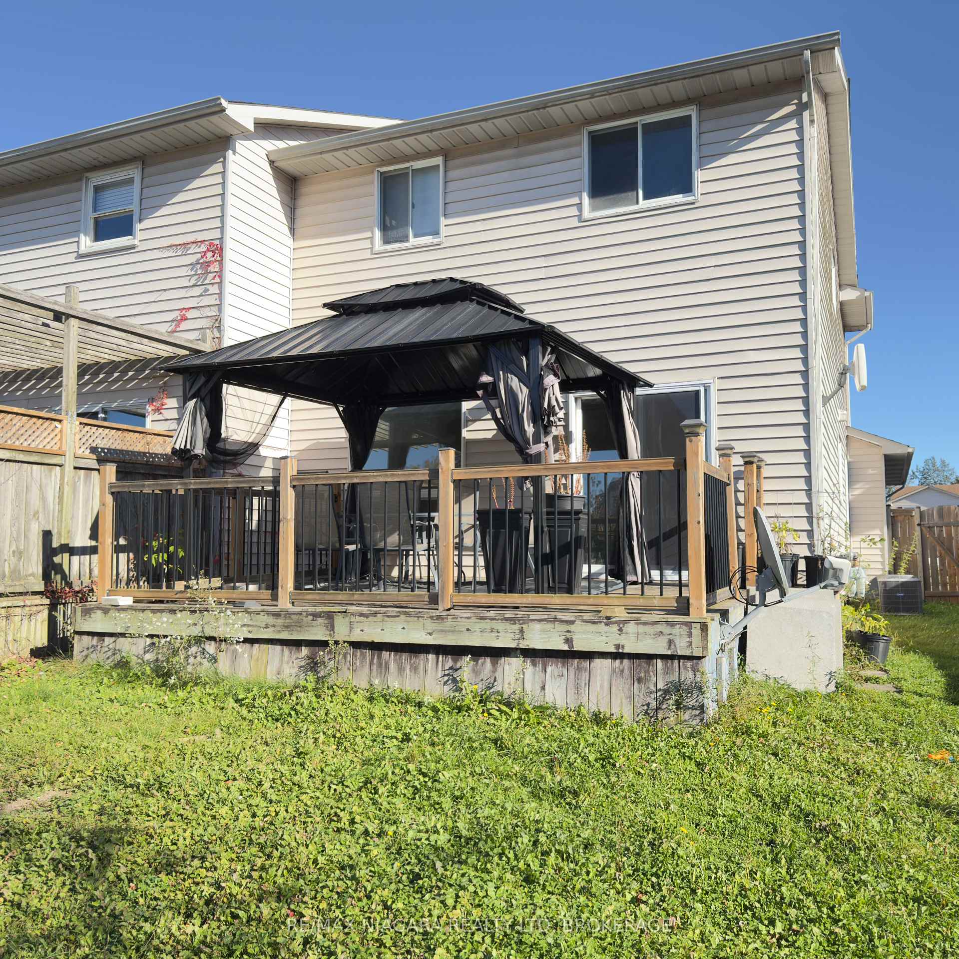 Photo 11 of 20 Station Street, Welland, Broadway — HOMEH