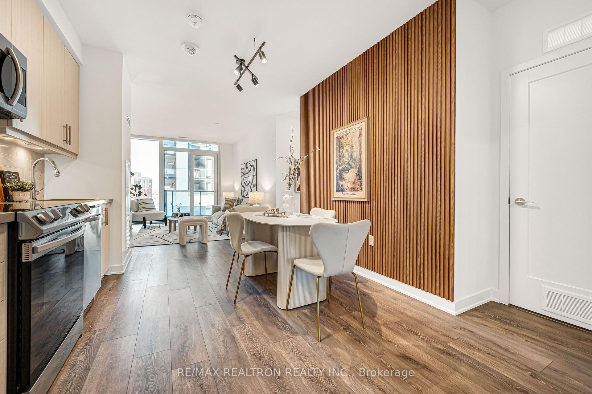 Photo 6 of Unit 1005, 105 Oneida Crescent, Richmond Hill, Langstaff — HOMEH