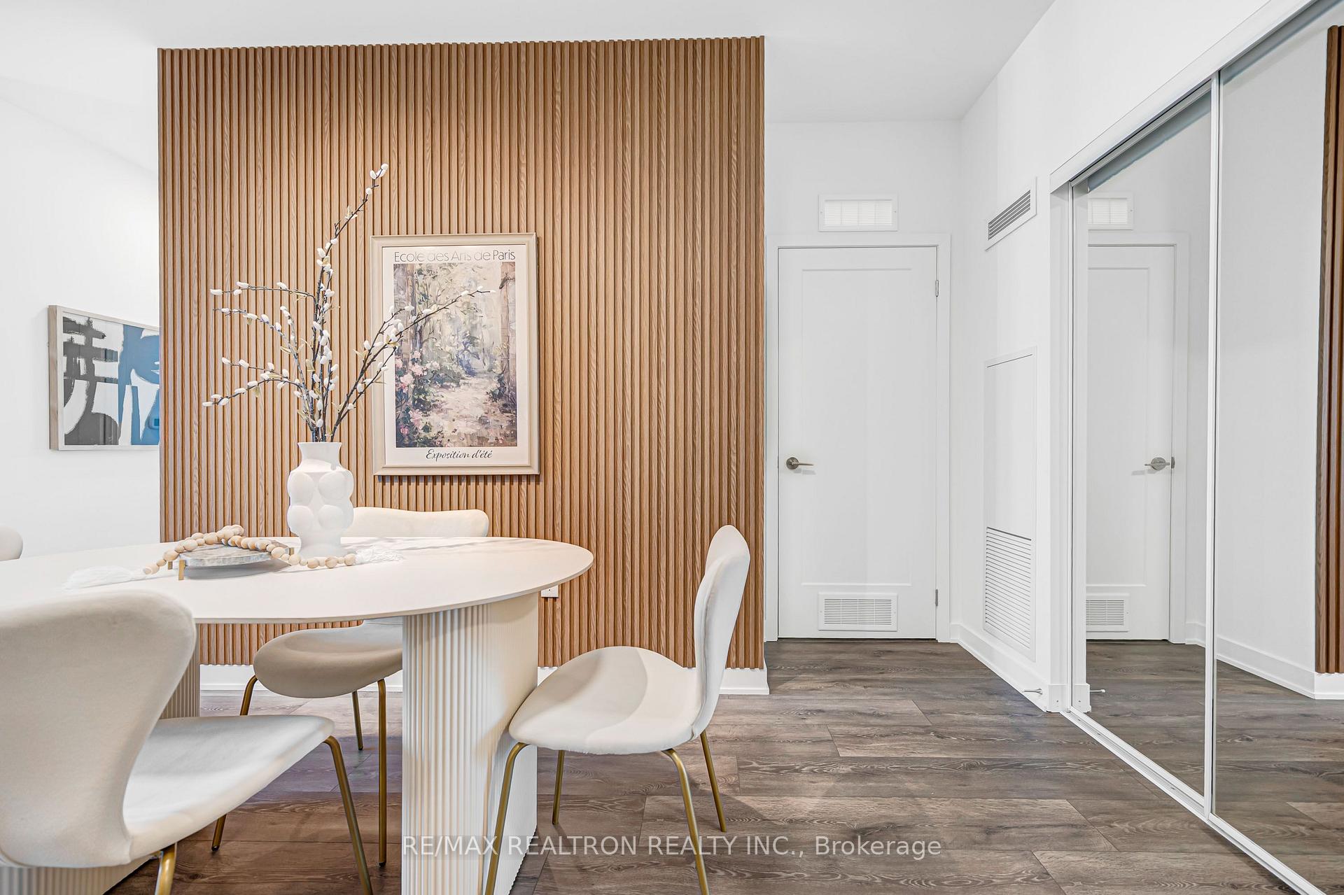 Photo 8 of Unit 1005, 105 Oneida Crescent, Richmond Hill, Langstaff — HOMEH