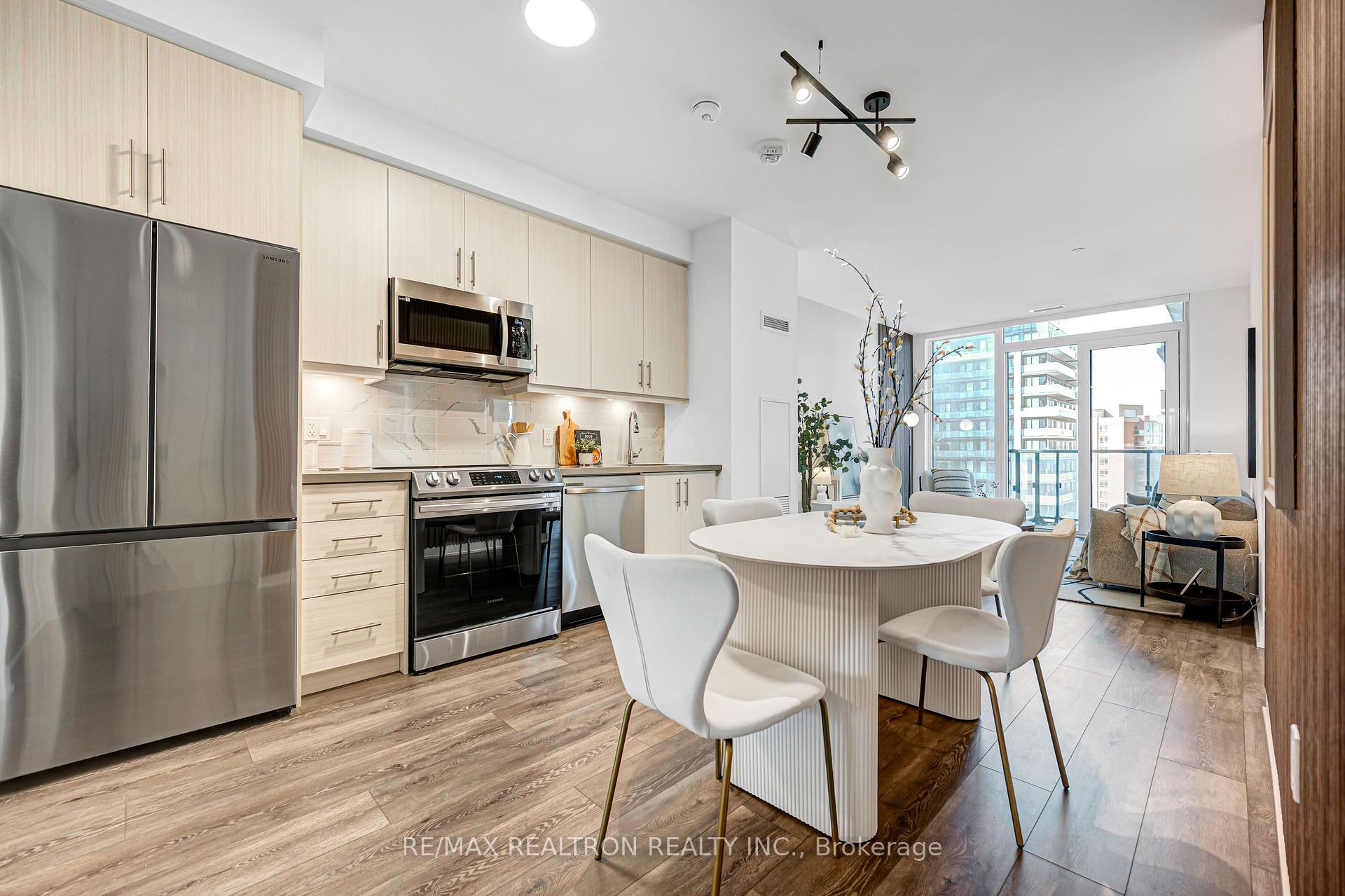 Photo 10 of Unit 1005, 105 Oneida Crescent, Richmond Hill, Langstaff — HOMEH
