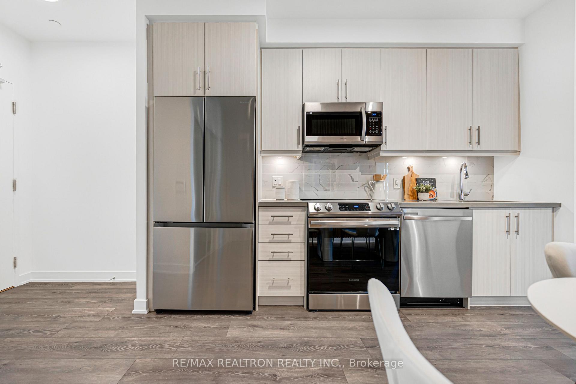 Photo 11 of Unit 1005, 105 Oneida Crescent, Richmond Hill, Langstaff — HOMEH
