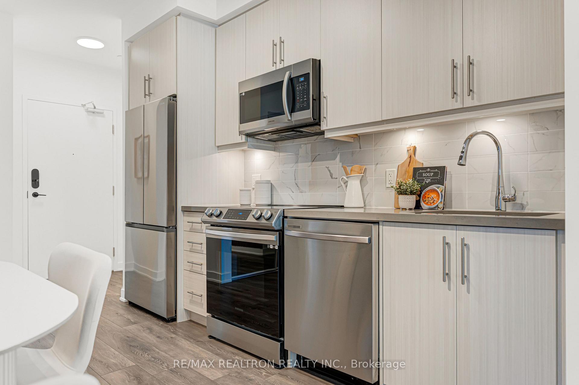 Photo 19 of Unit 1005, 105 Oneida Crescent, Richmond Hill, Langstaff — HOMEH