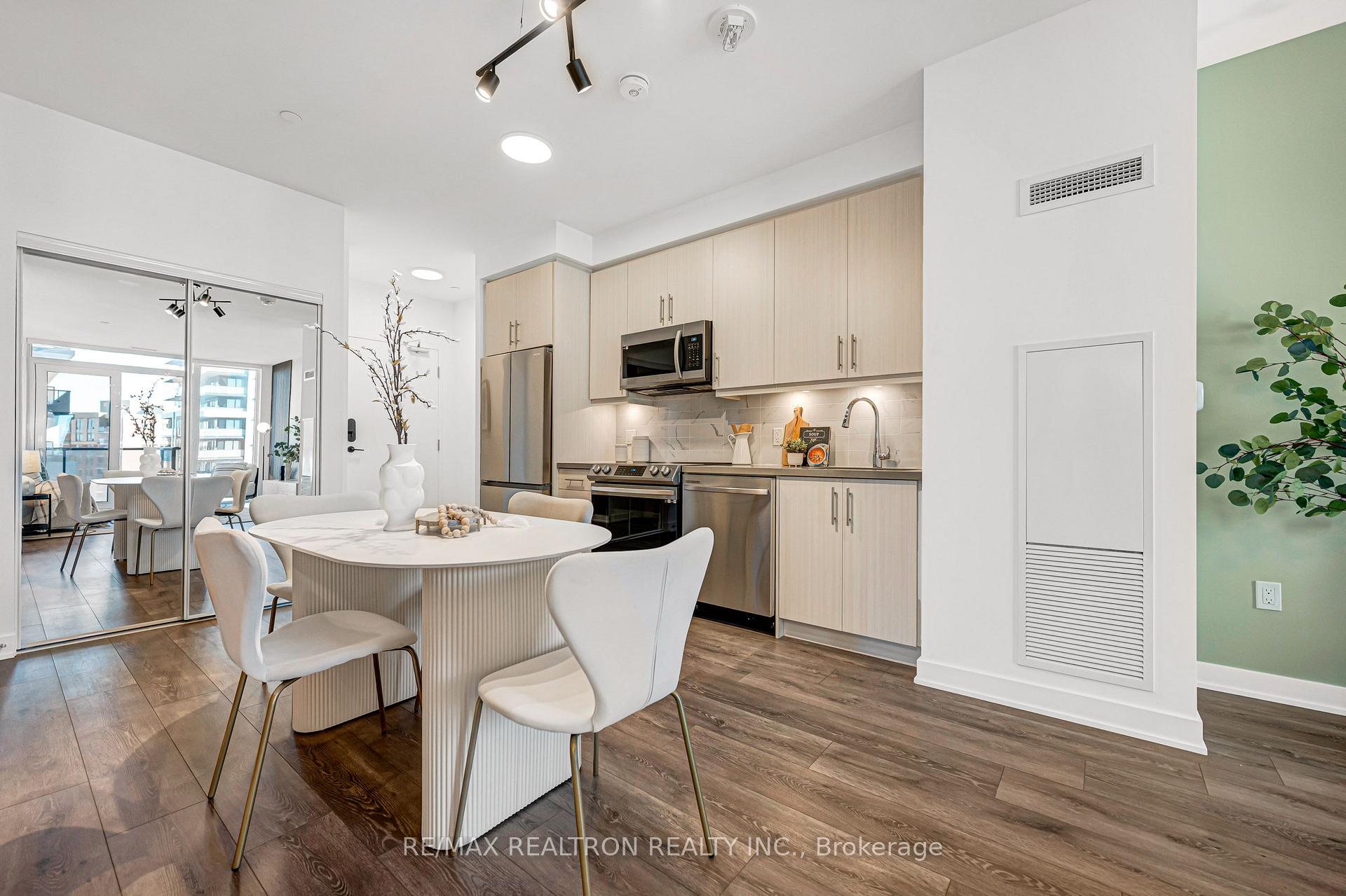 Photo 22 of Unit 1005, 105 Oneida Crescent, Richmond Hill, Langstaff — HOMEH