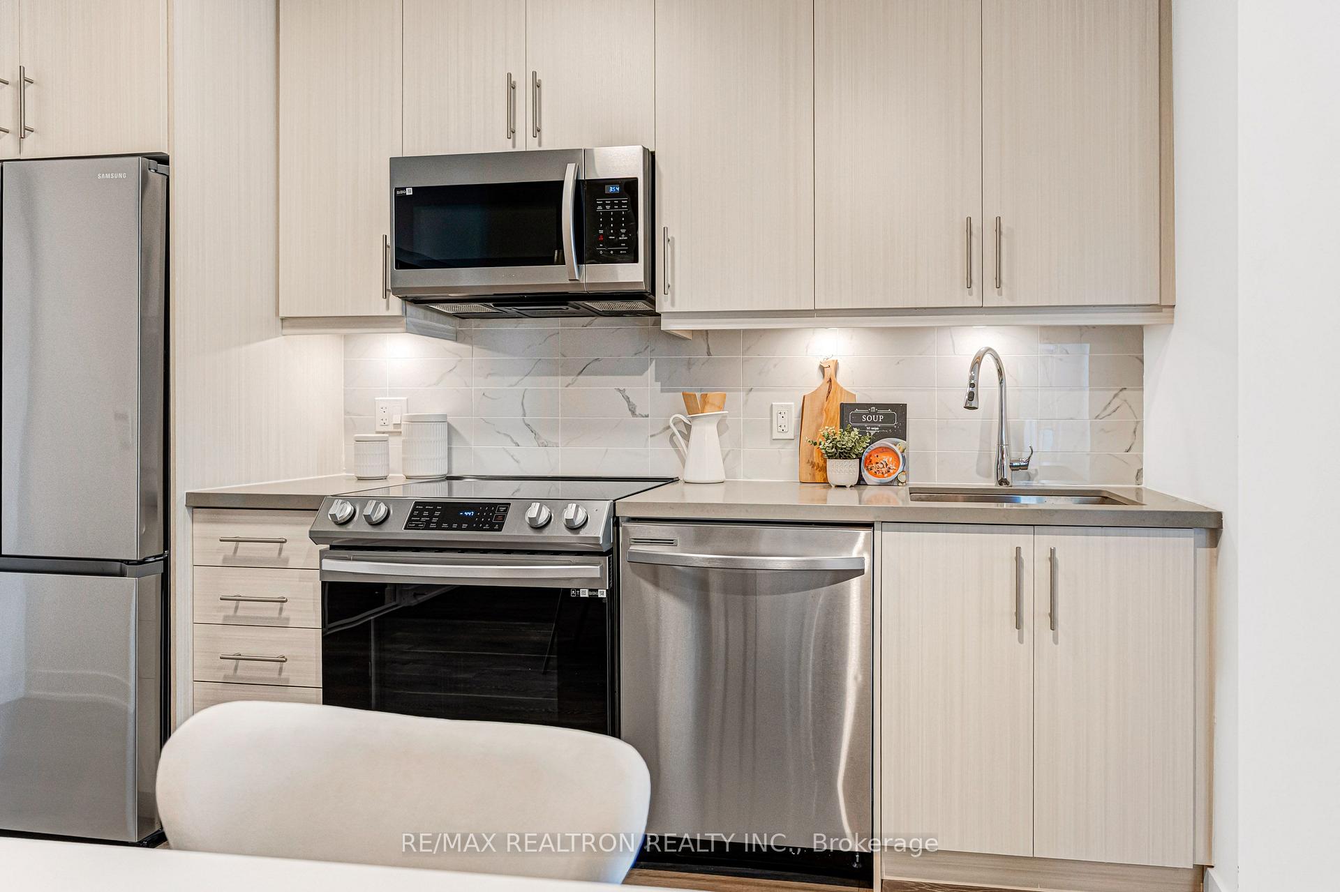 Photo 25 of Unit 1005, 105 Oneida Crescent, Richmond Hill, Langstaff — HOMEH