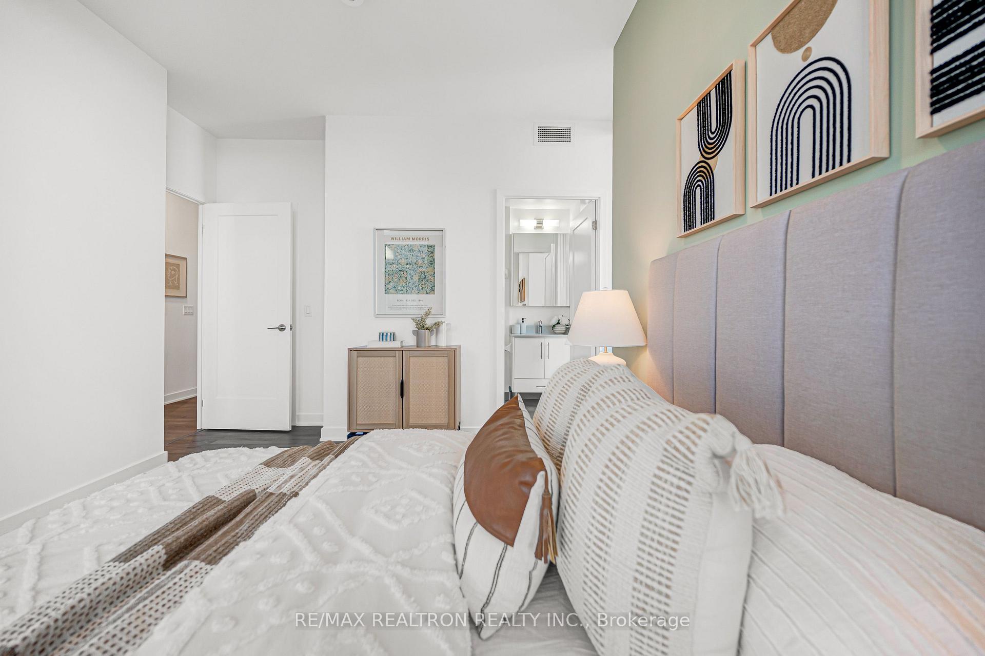 Photo 38 of Unit 1005, 105 Oneida Crescent, Richmond Hill, Langstaff — HOMEH