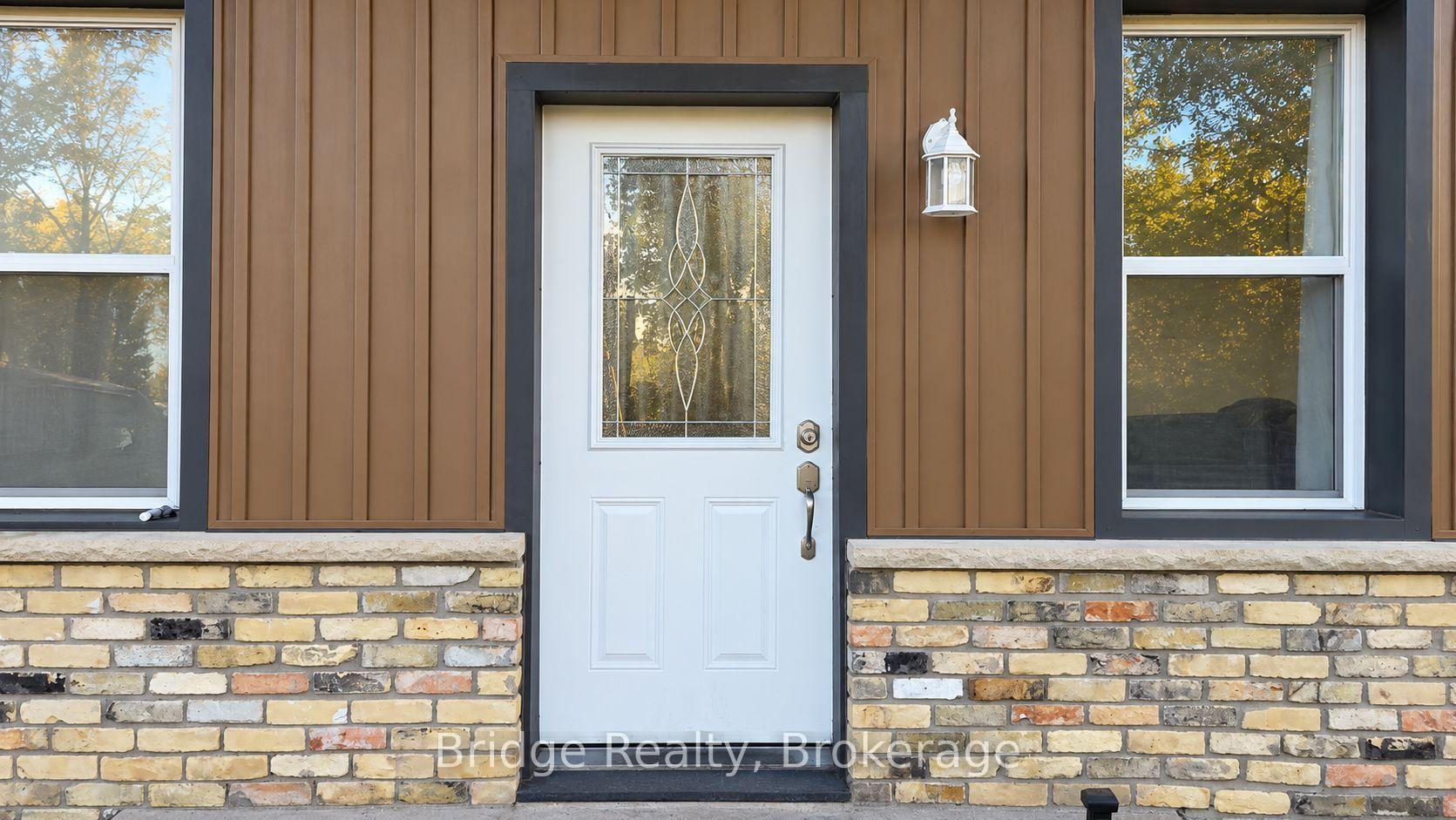 Photo 3 of 497 Simcoe Street, London, East K — HOMEH