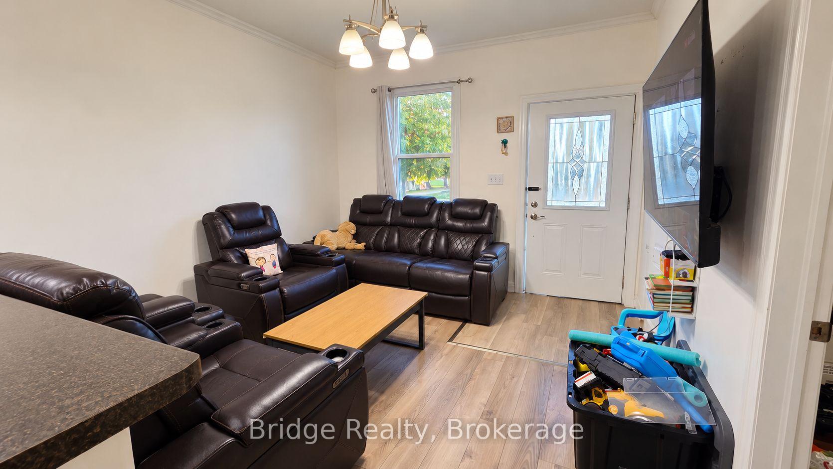 Photo 4 of 497 Simcoe Street, London, East K — HOMEH