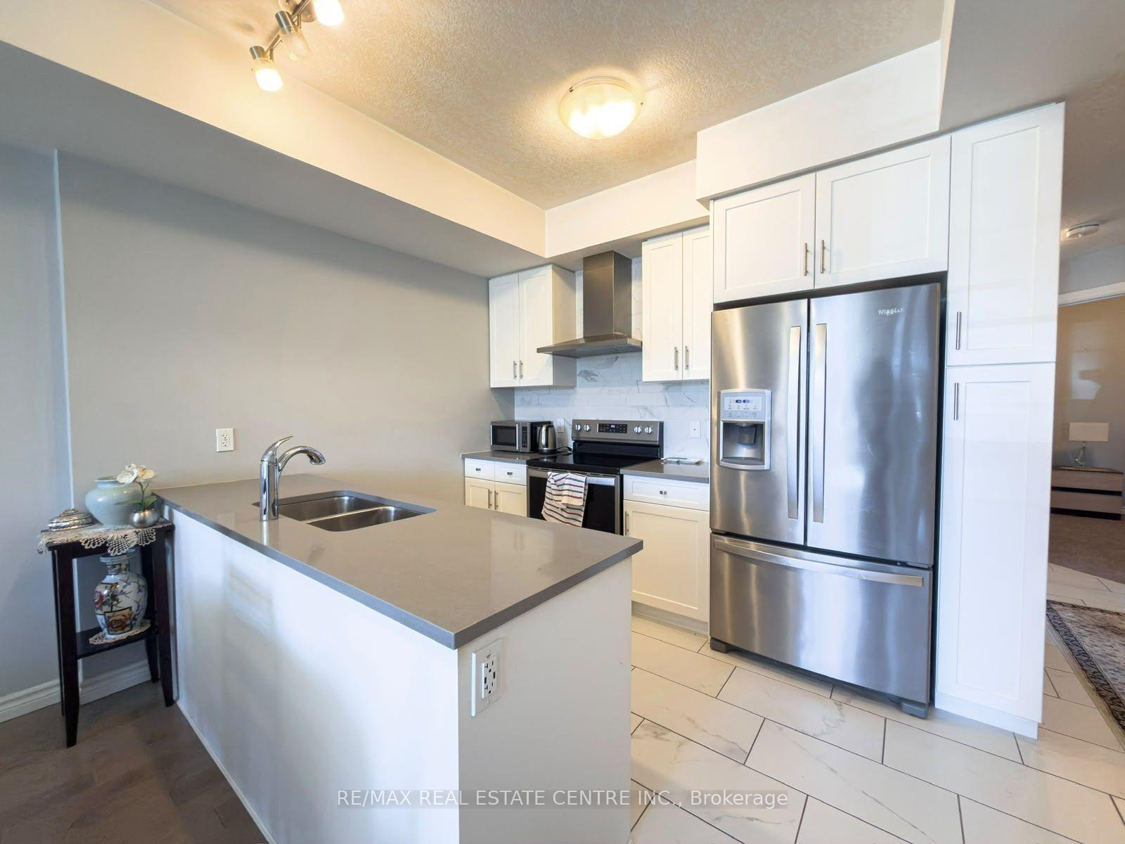Photo 7 of 122 Wheat Lane, Kitchener, Huron Park — HOMEH