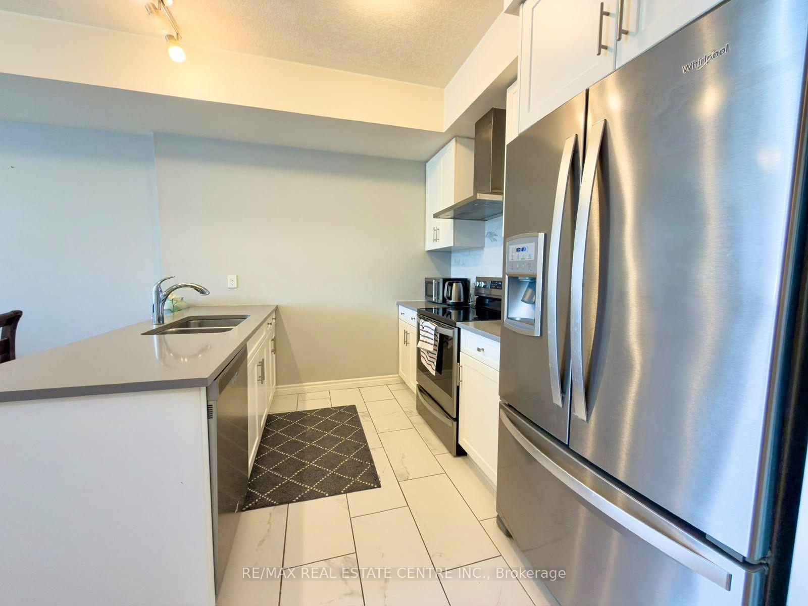 Photo 8 of 122 Wheat Lane, Kitchener, Huron Park — HOMEH