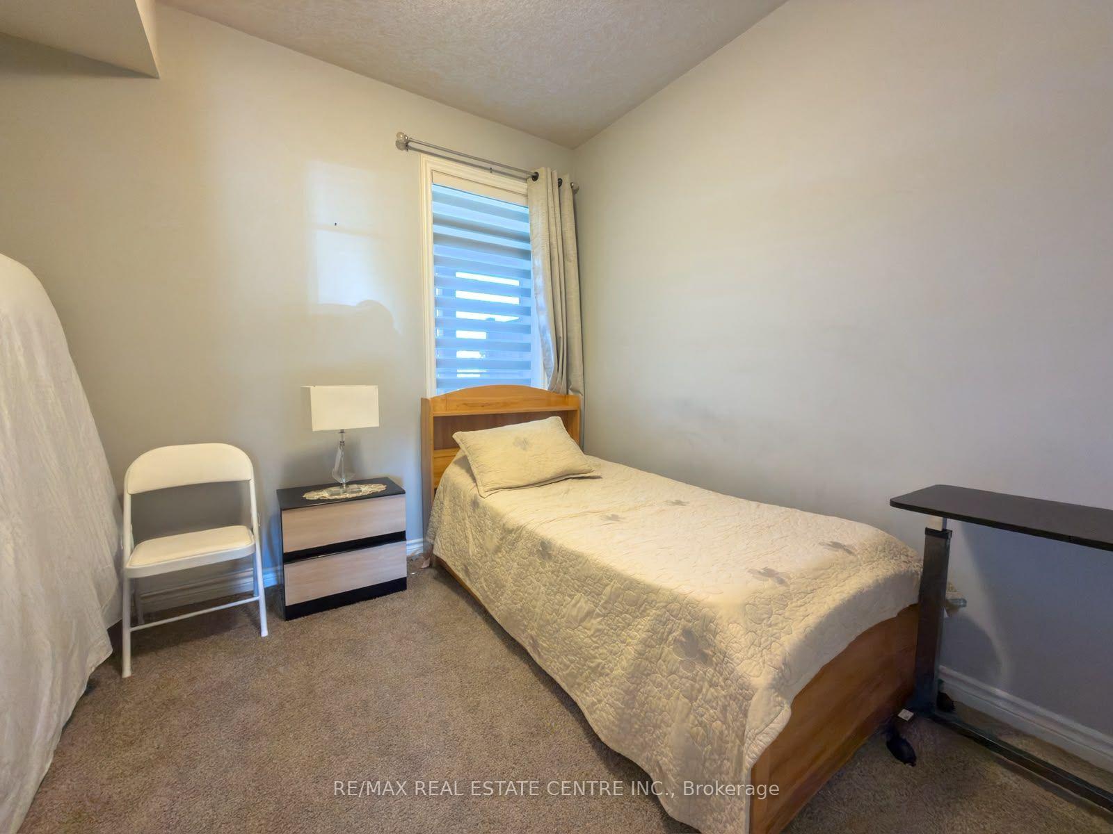 Photo 10 of 122 Wheat Lane, Kitchener, Huron Park — HOMEH