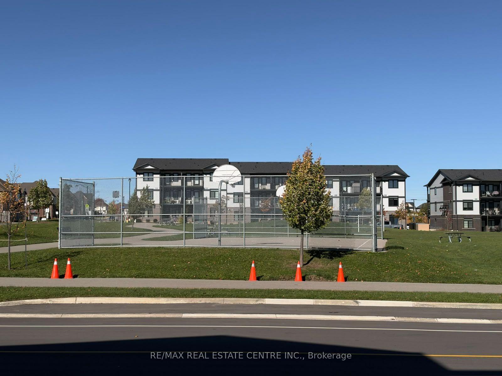 Photo 14 of 122 Wheat Lane, Kitchener, Huron Park — HOMEH