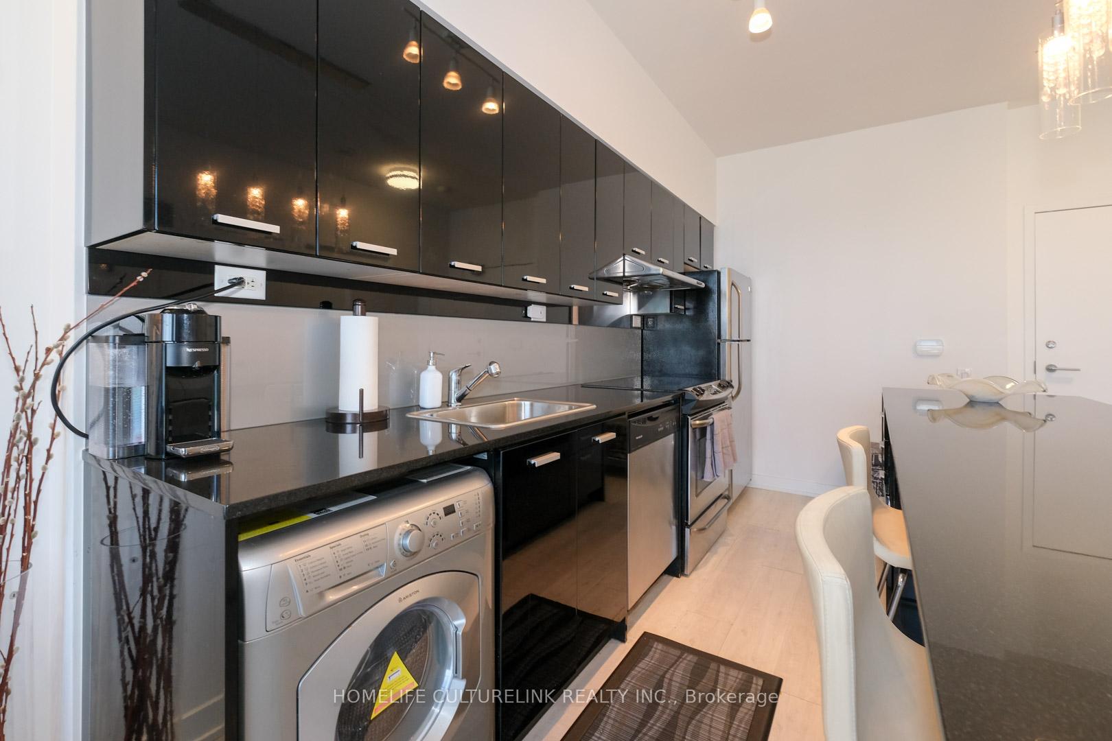 Photo 9 of Unit Ph10, 19 Singer Court, North York, Bayview Village — HOMEH