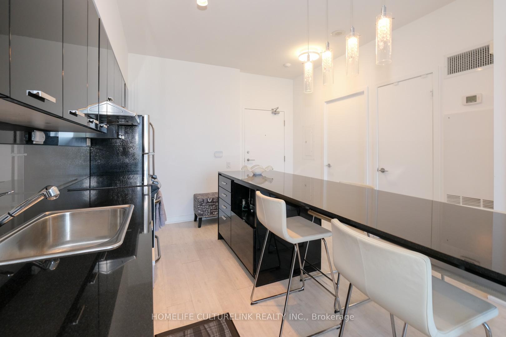 Photo 10 of Unit Ph10, 19 Singer Court, North York, Bayview Village — HOMEH