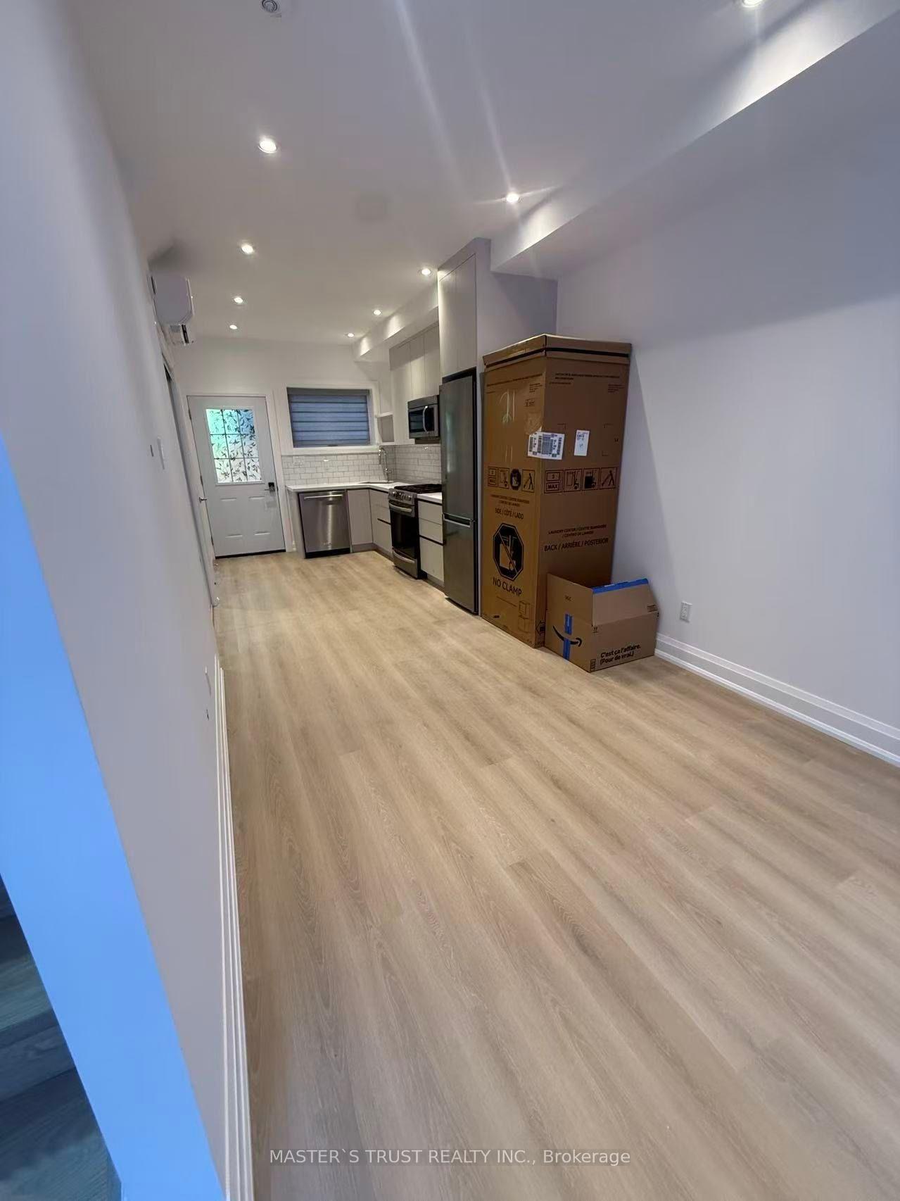 Photo 2 of Unit Unit4, 370 Lippincott Street, Toronto, University — HOMEH