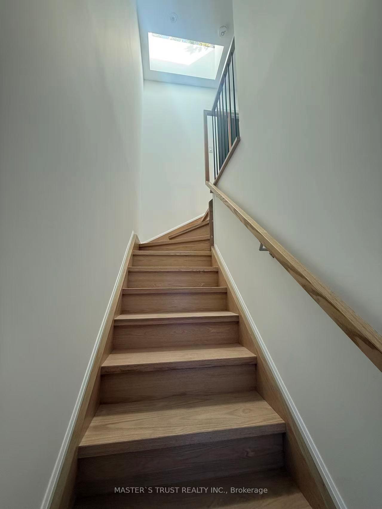 Photo 3 of Unit Unit4, 370 Lippincott Street, Toronto, University — HOMEH