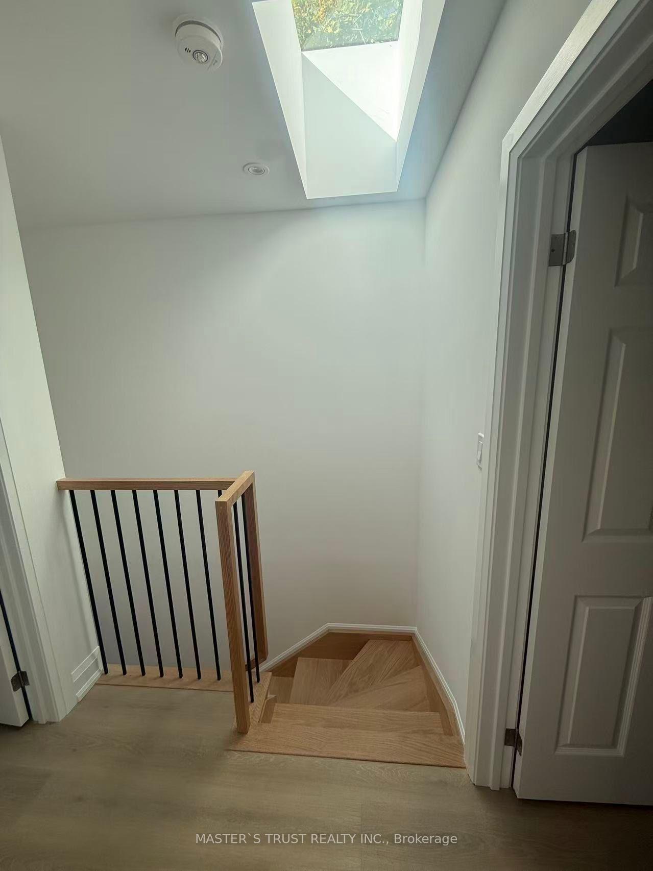 Photo 4 of Unit Unit4, 370 Lippincott Street, Toronto, University — HOMEH