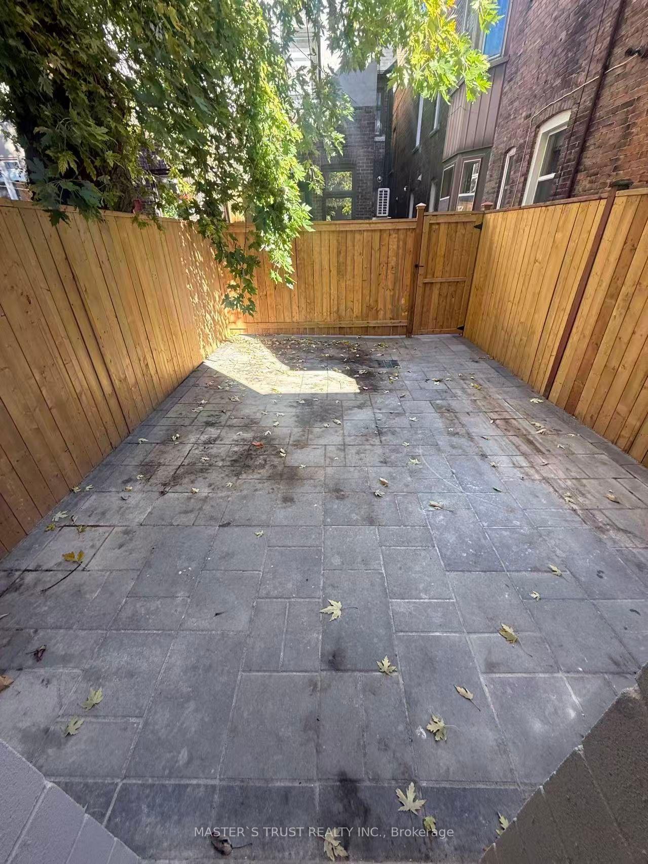 Photo 8 of Unit Unit4, 370 Lippincott Street, Toronto, University — HOMEH