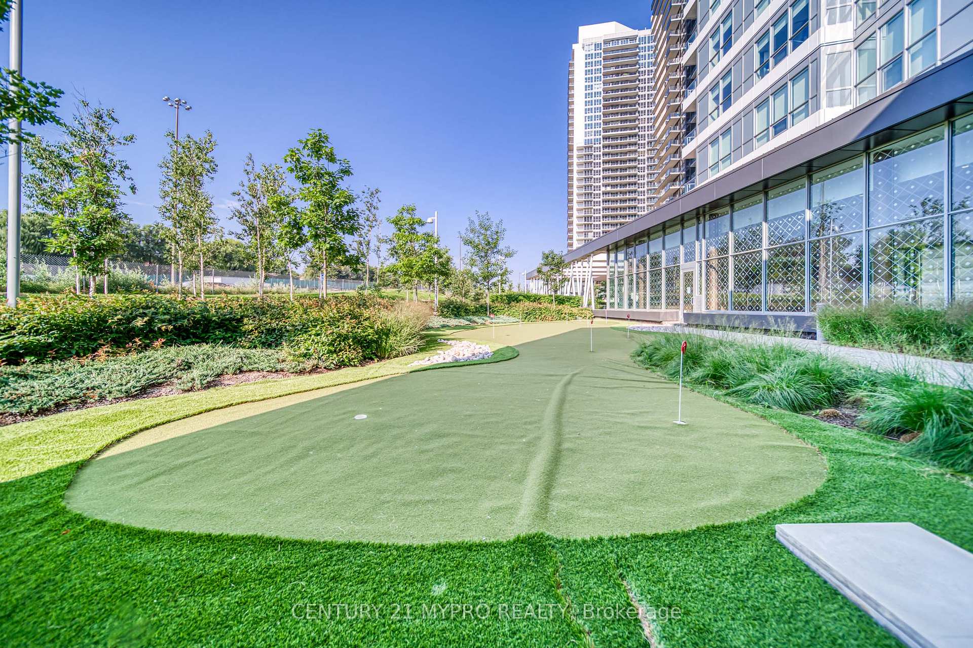 Photo 13 of Unit 506, 95 Mcmahon Drive, North York, Bayview Village — HOMEH