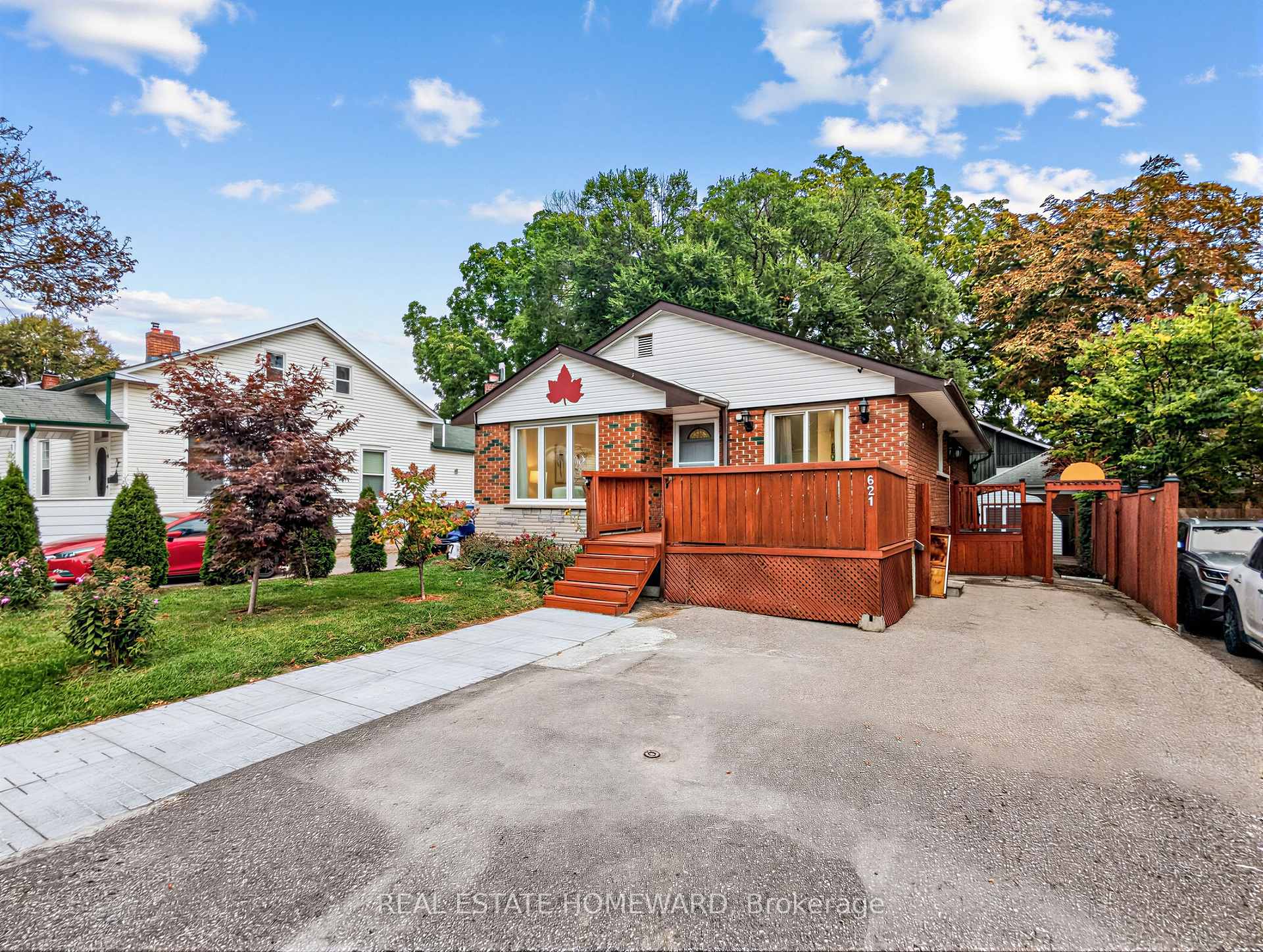 Photo of 621 Byron Street S
