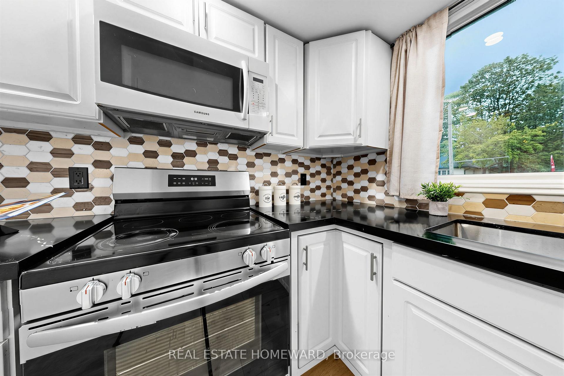Photo 14 of 621 Byron Street S, Whitby, Downtown Whitby — HOMEH