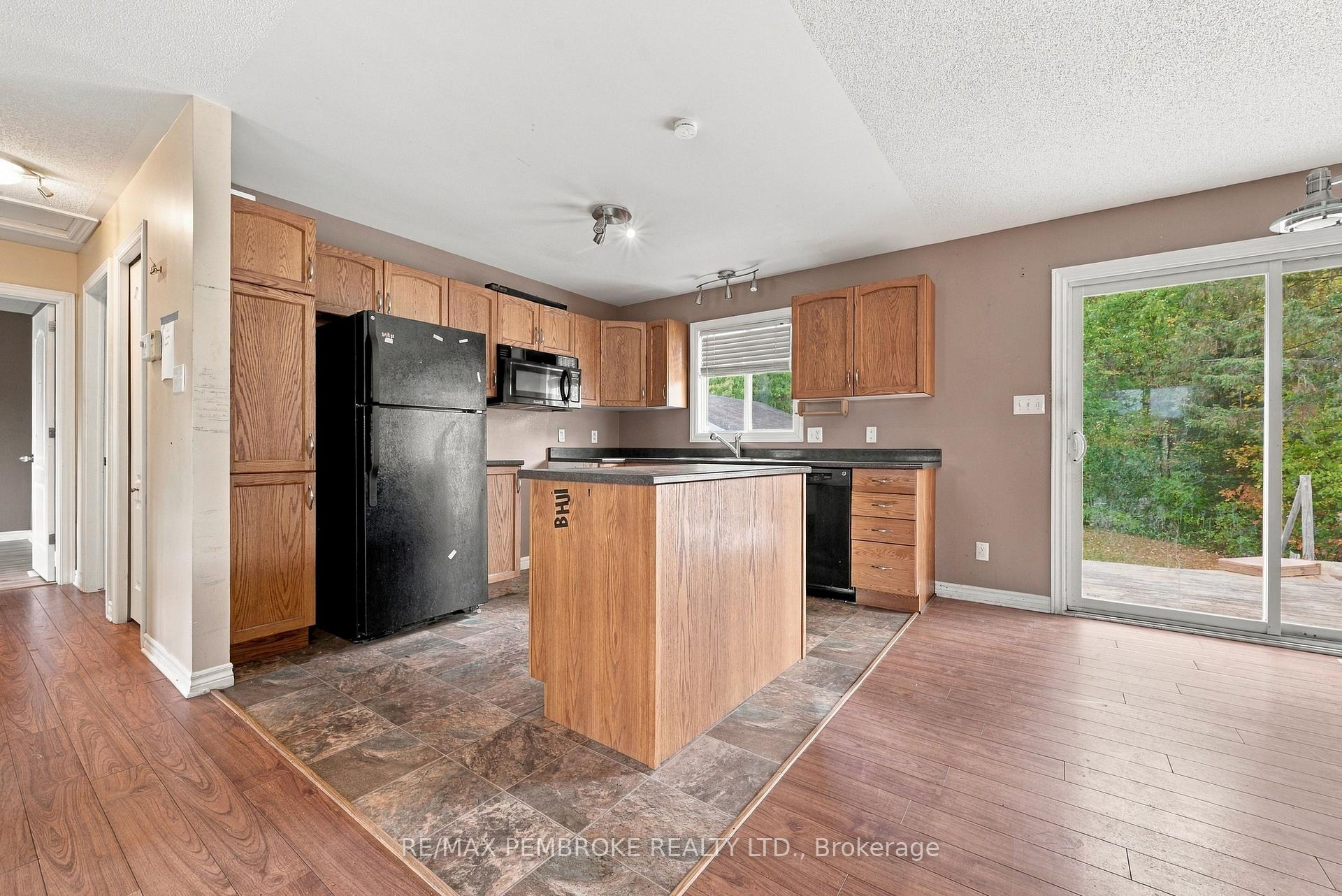 Photo 18 of 18 Joseph Street, Laurentian Hills, Chalk River and Laurentian Hills South — HOMEH