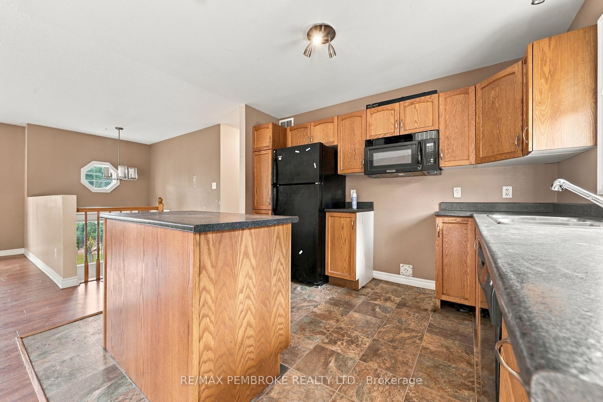 Photo 20 of 18 Joseph Street, Laurentian Hills, Chalk River and Laurentian Hills South — HOMEH