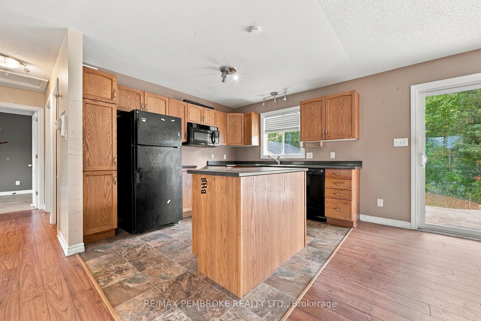 Photo 21 of 18 Joseph Street, Laurentian Hills, Chalk River and Laurentian Hills South — HOMEH