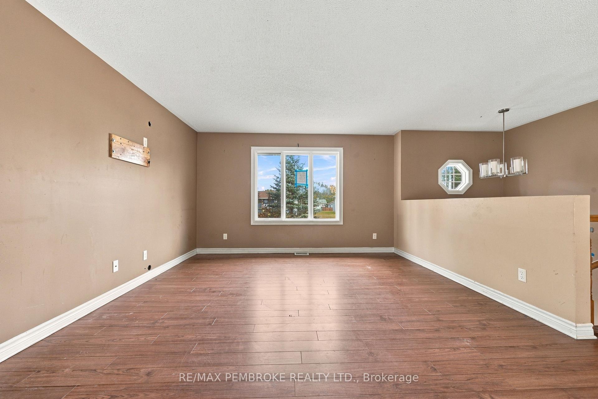 Photo 24 of 18 Joseph Street, Laurentian Hills, Chalk River and Laurentian Hills South — HOMEH