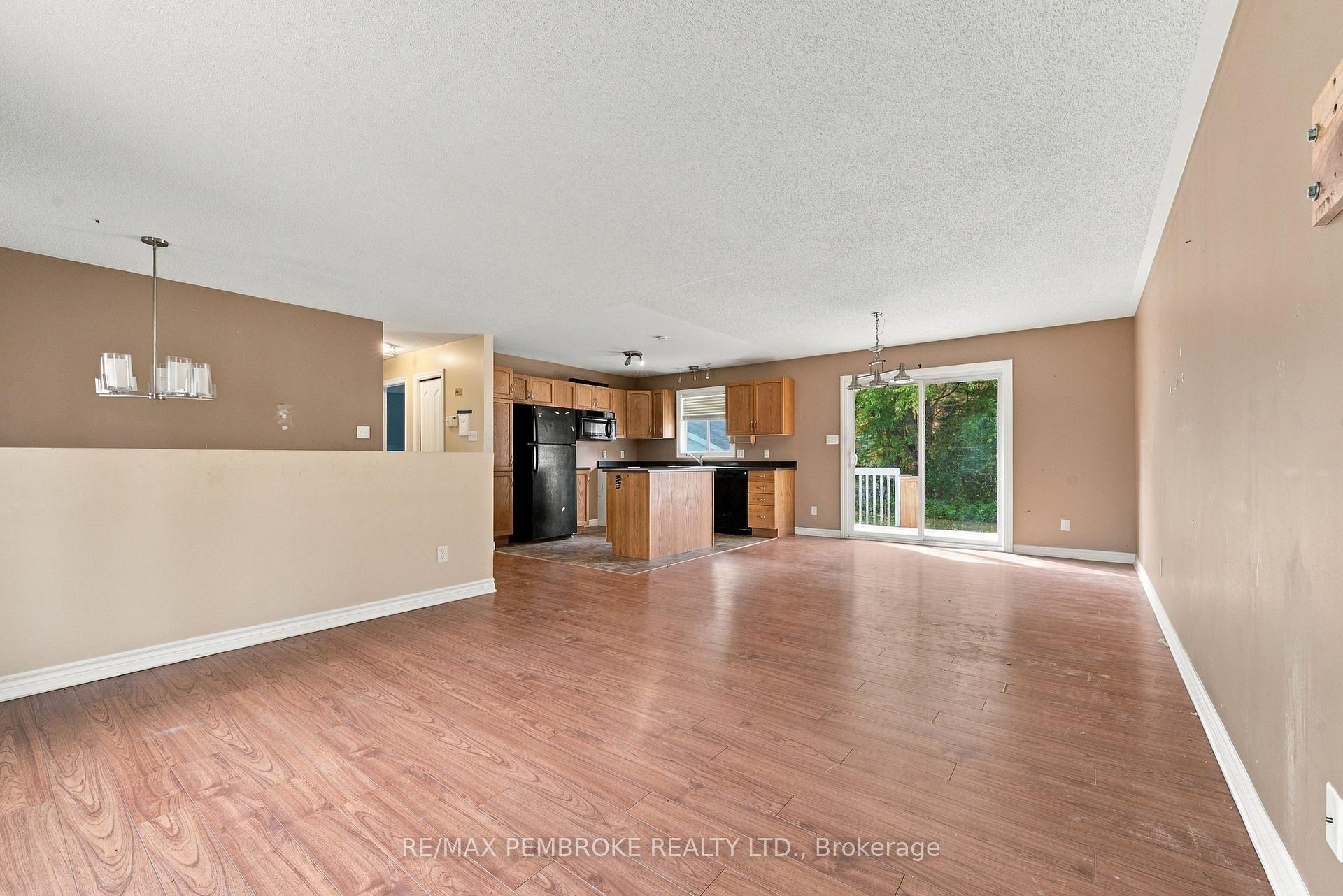 Photo 26 of 18 Joseph Street, Laurentian Hills, Chalk River and Laurentian Hills South — HOMEH