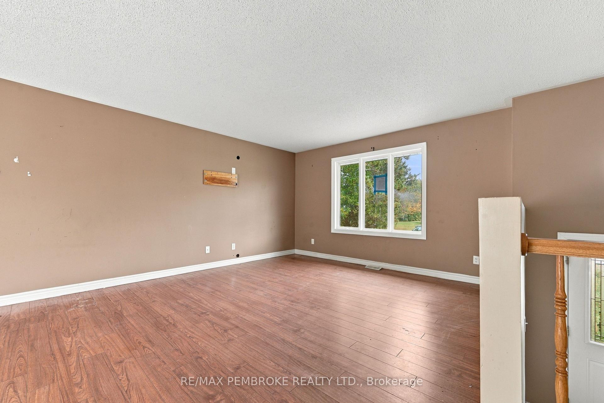 Photo 27 of 18 Joseph Street, Laurentian Hills, Chalk River and Laurentian Hills South — HOMEH